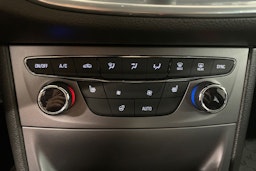 Punainen Opel ASTRA 2017 kuva 17.