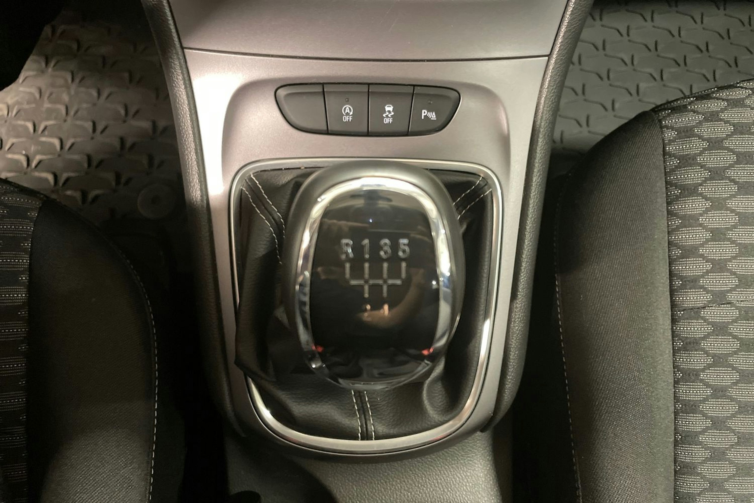 Punainen Opel ASTRA 2017 kuva 18.