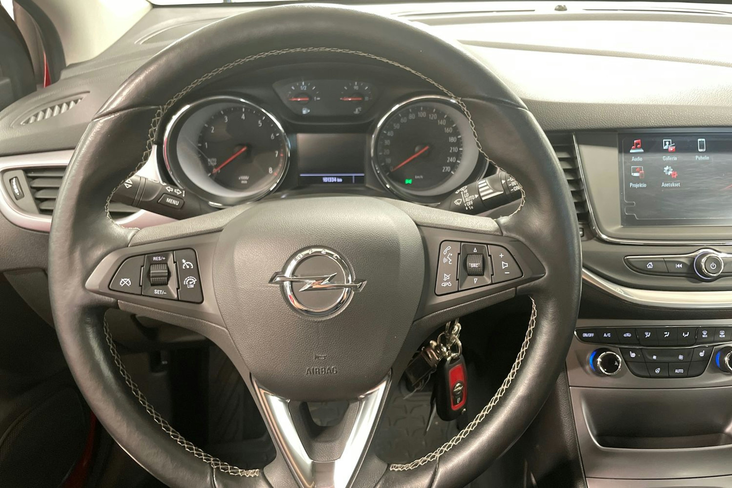 Punainen Opel ASTRA 2017 kuva 19.