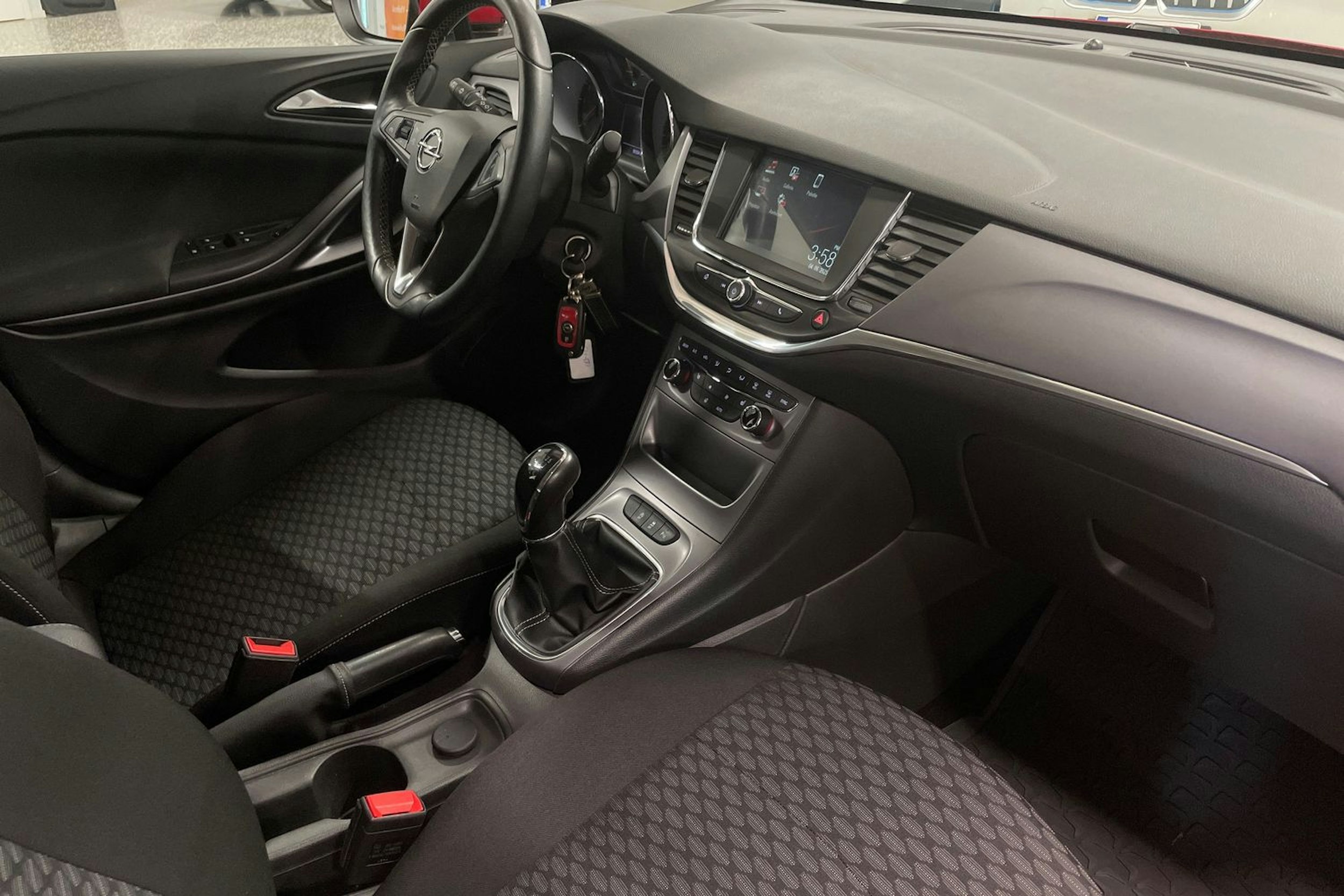 Punainen Opel ASTRA 2017 kuva 20.