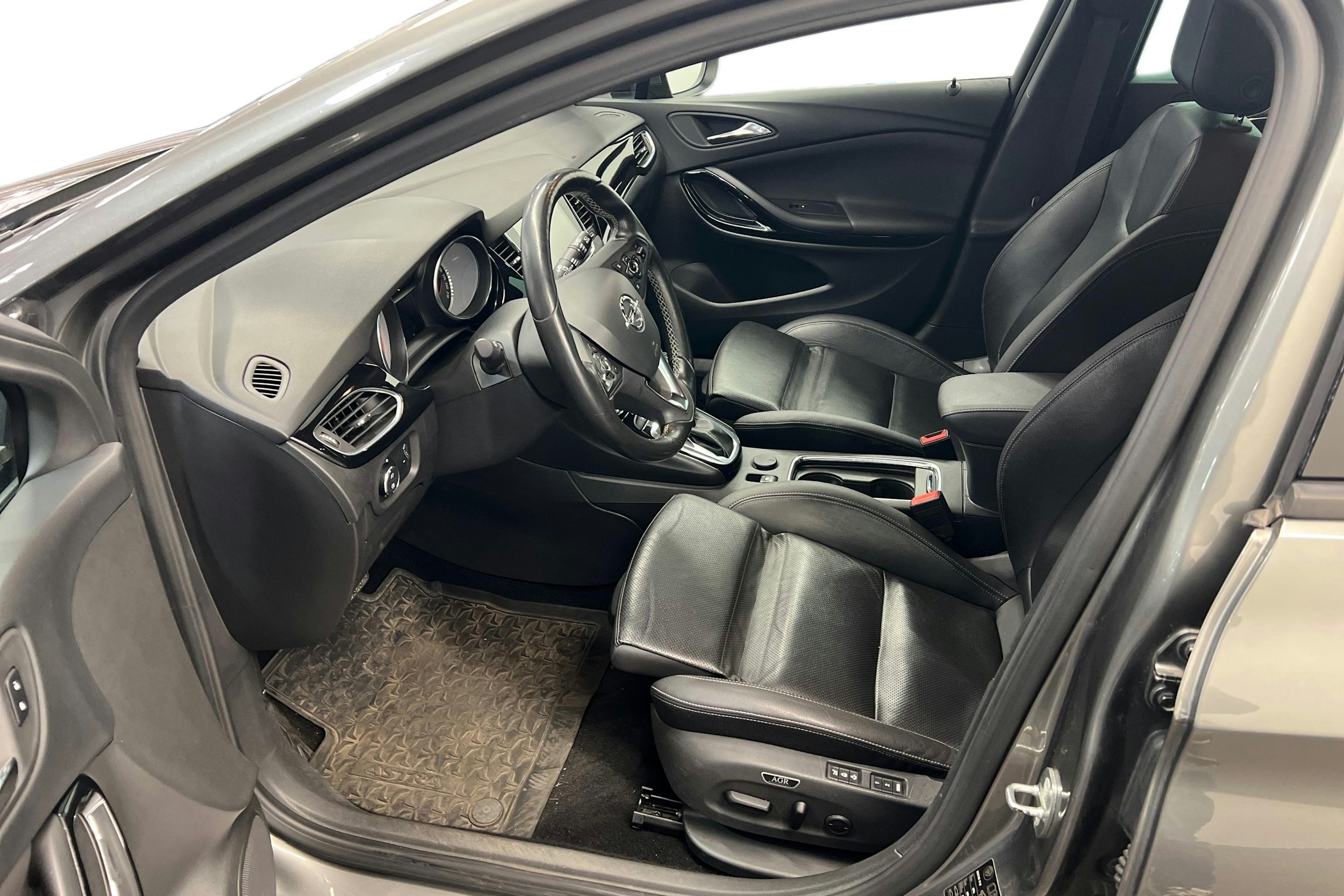 harmaa Opel Astra 2017 kuva 3.