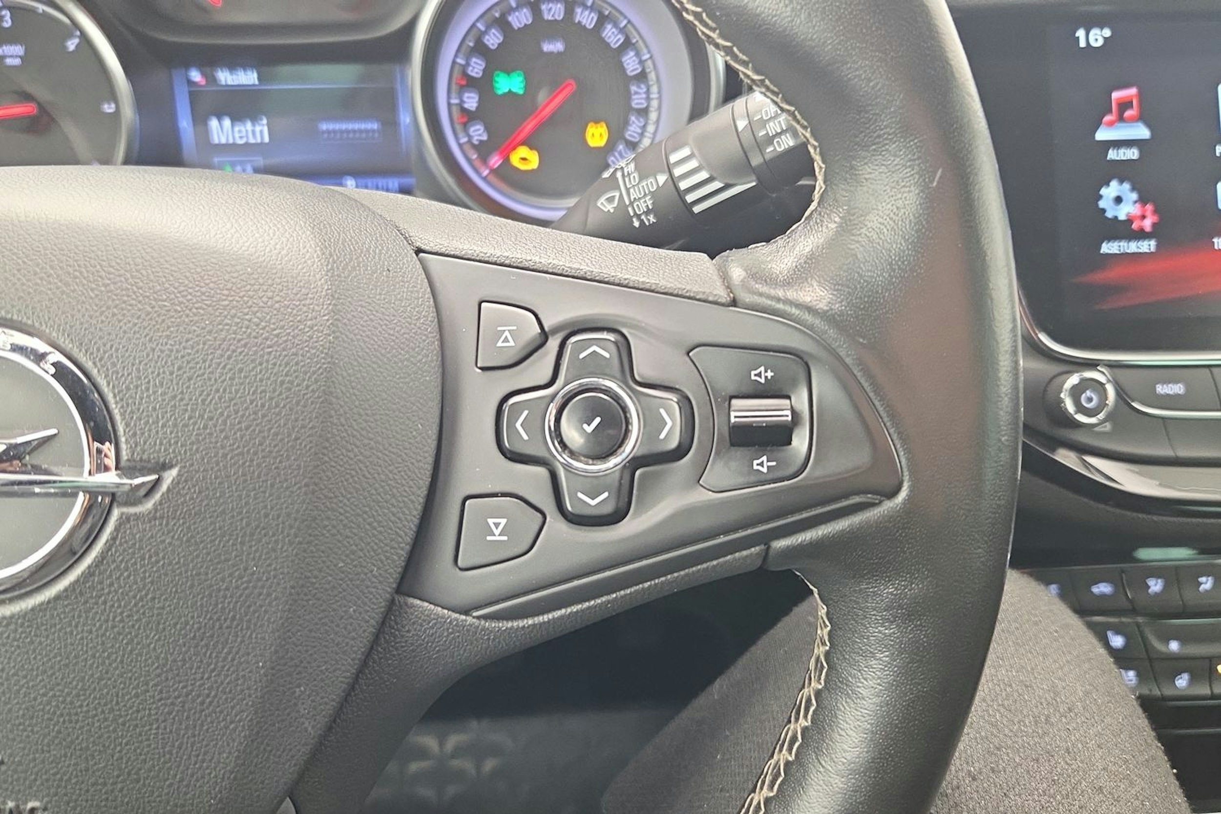 Harmaa Opel ASTRA 2017 kuva 14.