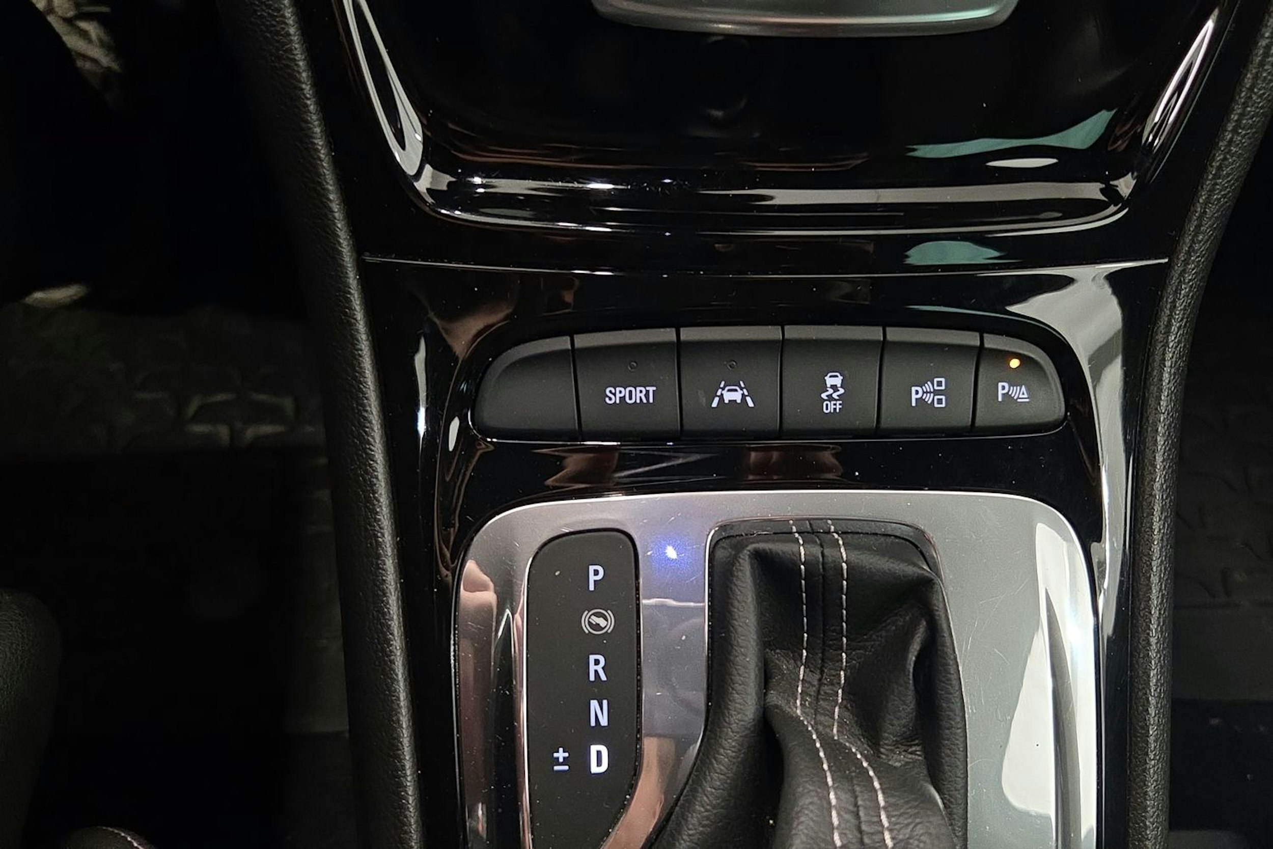 Harmaa Opel ASTRA 2017 kuva 18.