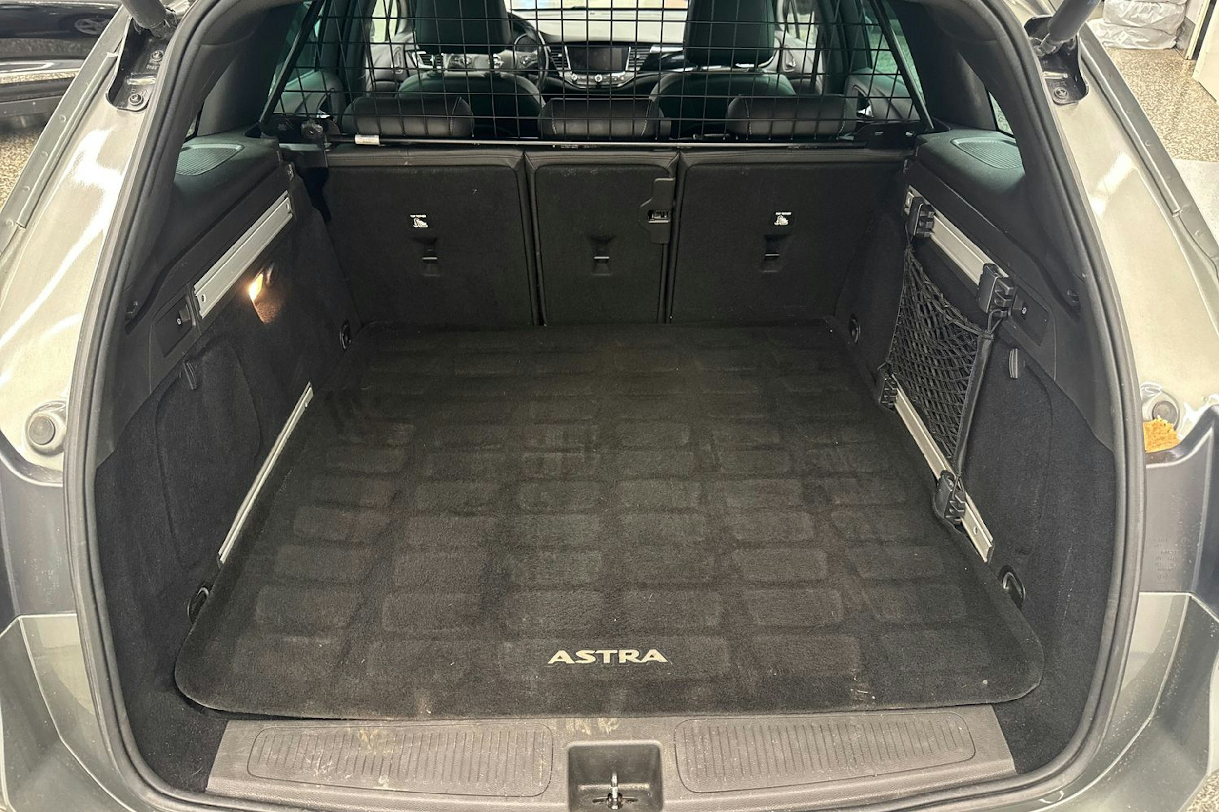 Harmaa Opel ASTRA 2017 kuva 33.