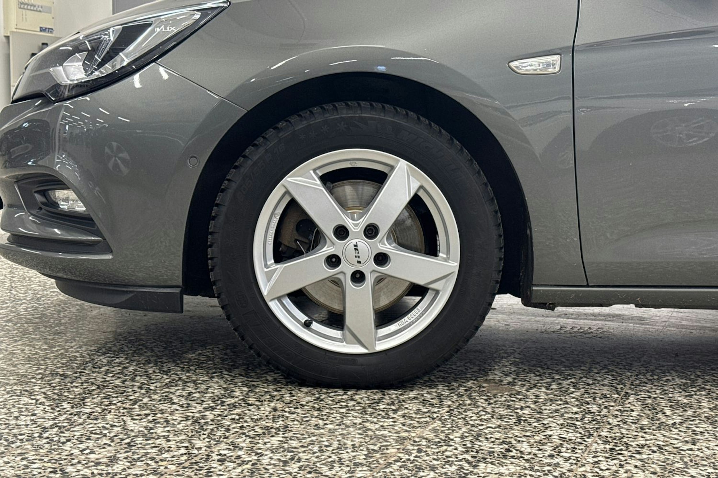 Harmaa Opel ASTRA 2017 kuva 36.