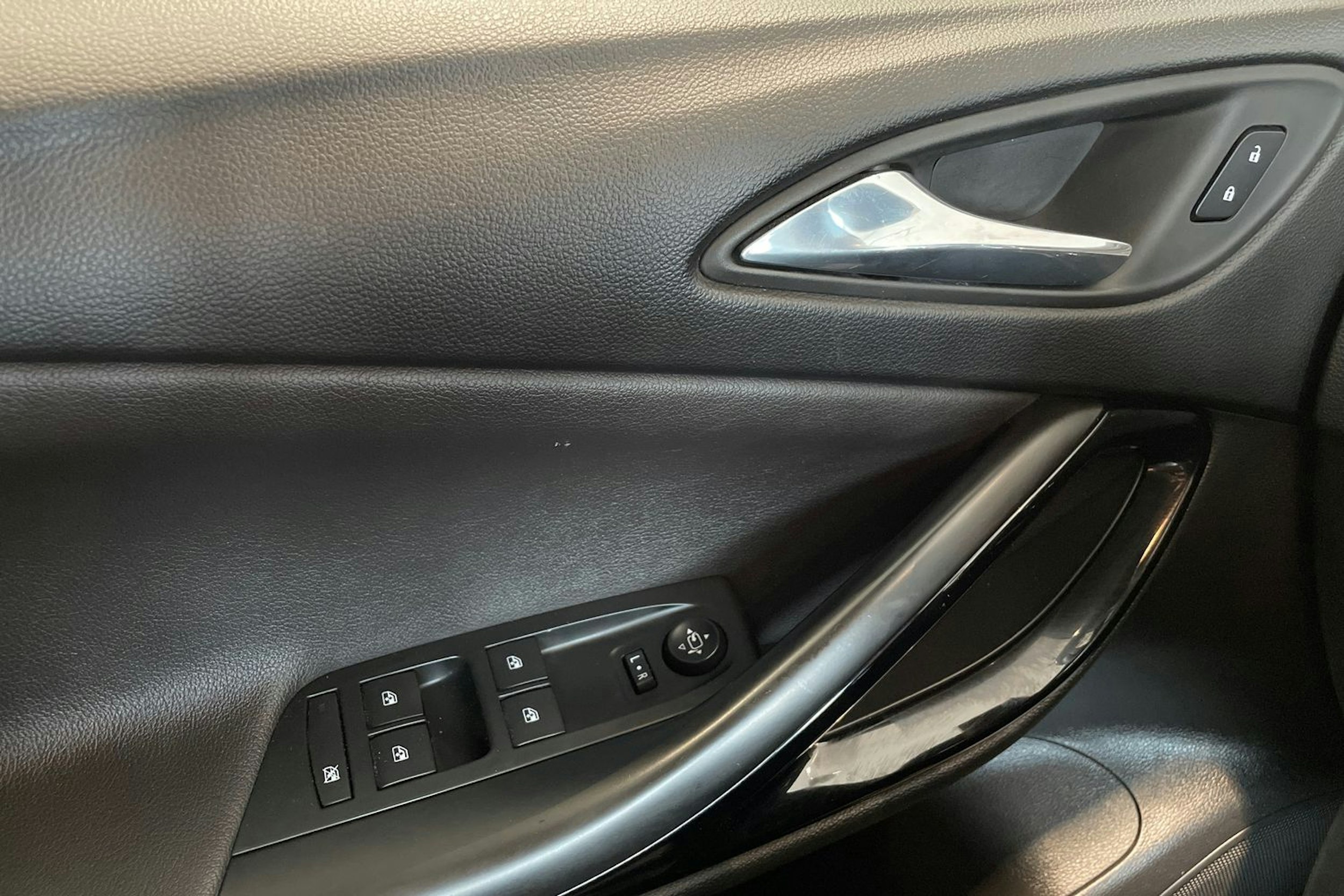 hopea Opel Astra 2017 kuva 23.