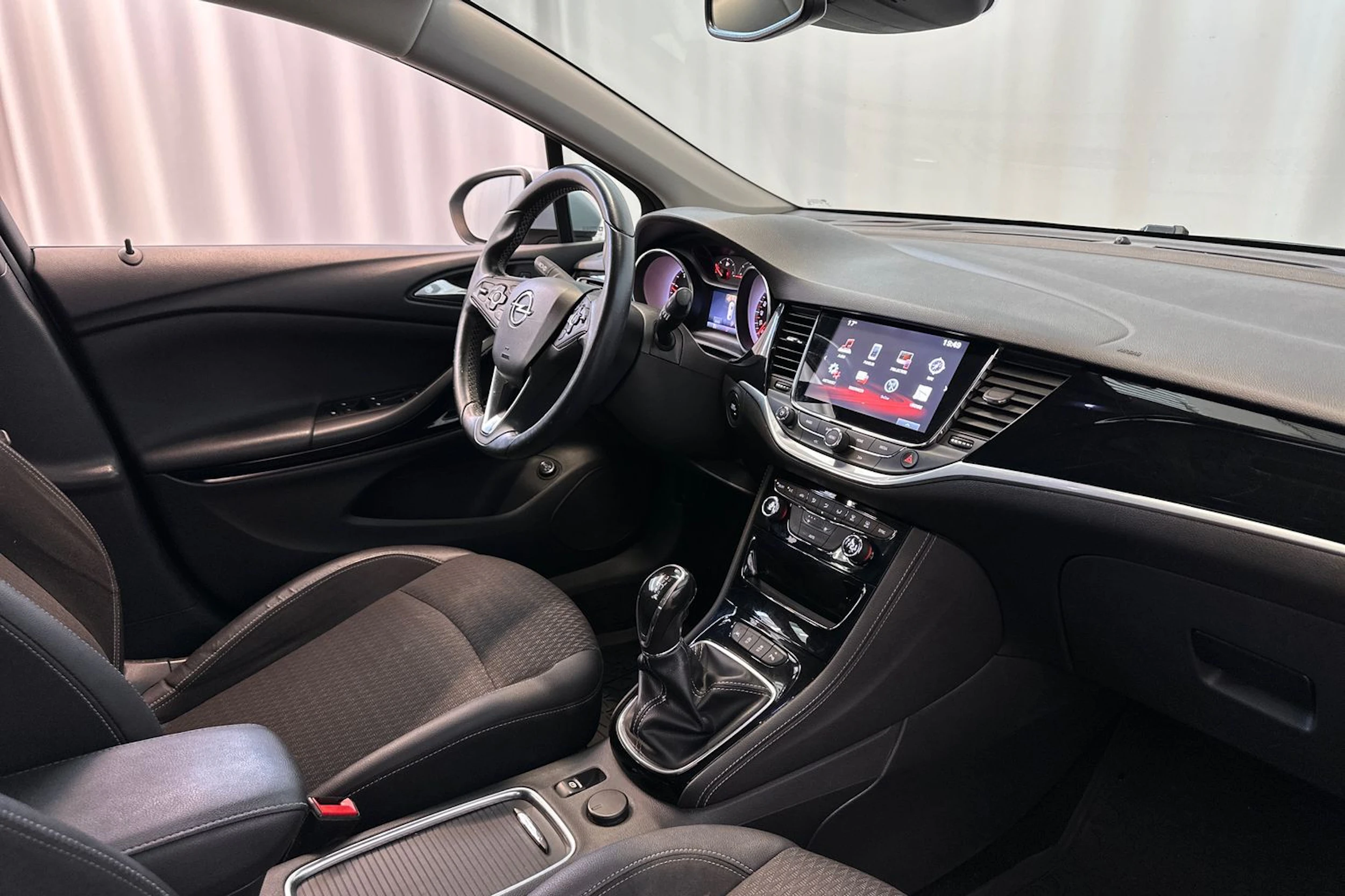 harmaa Opel Astra 2017 kuva 12.