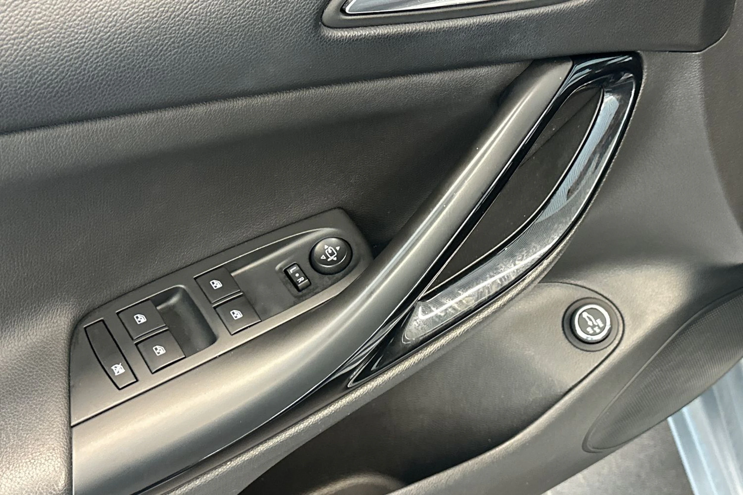 harmaa Opel Astra 2017 kuva 15.
