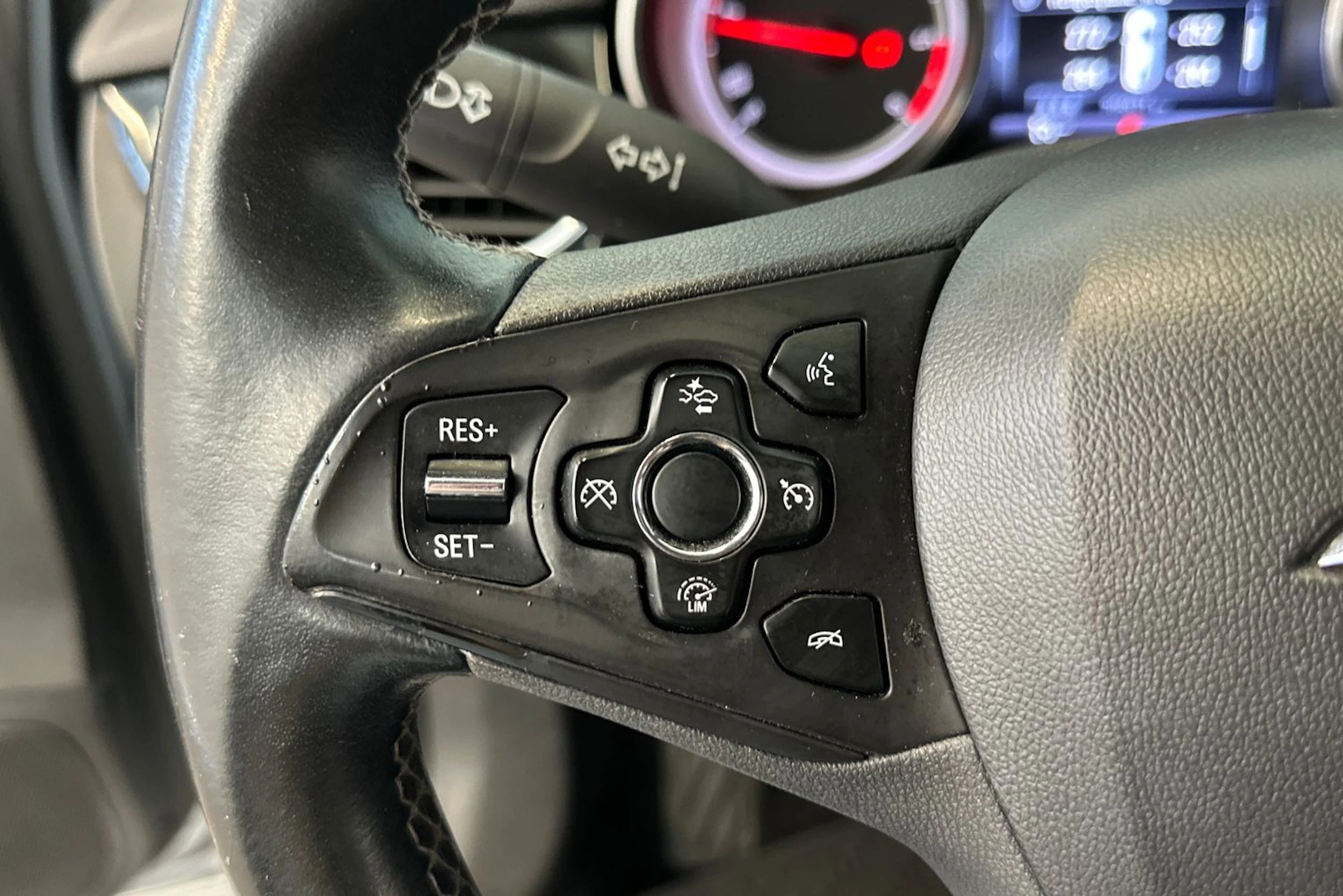 harmaa Opel Astra 2017 kuva 17.