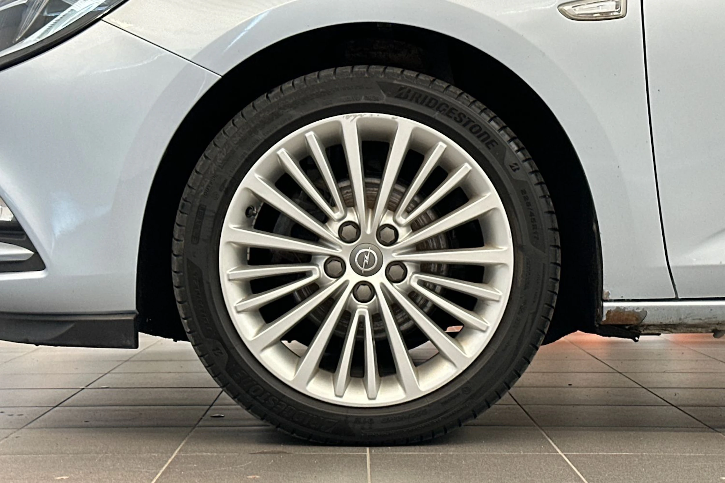 harmaa Opel Astra 2017 kuva 26.