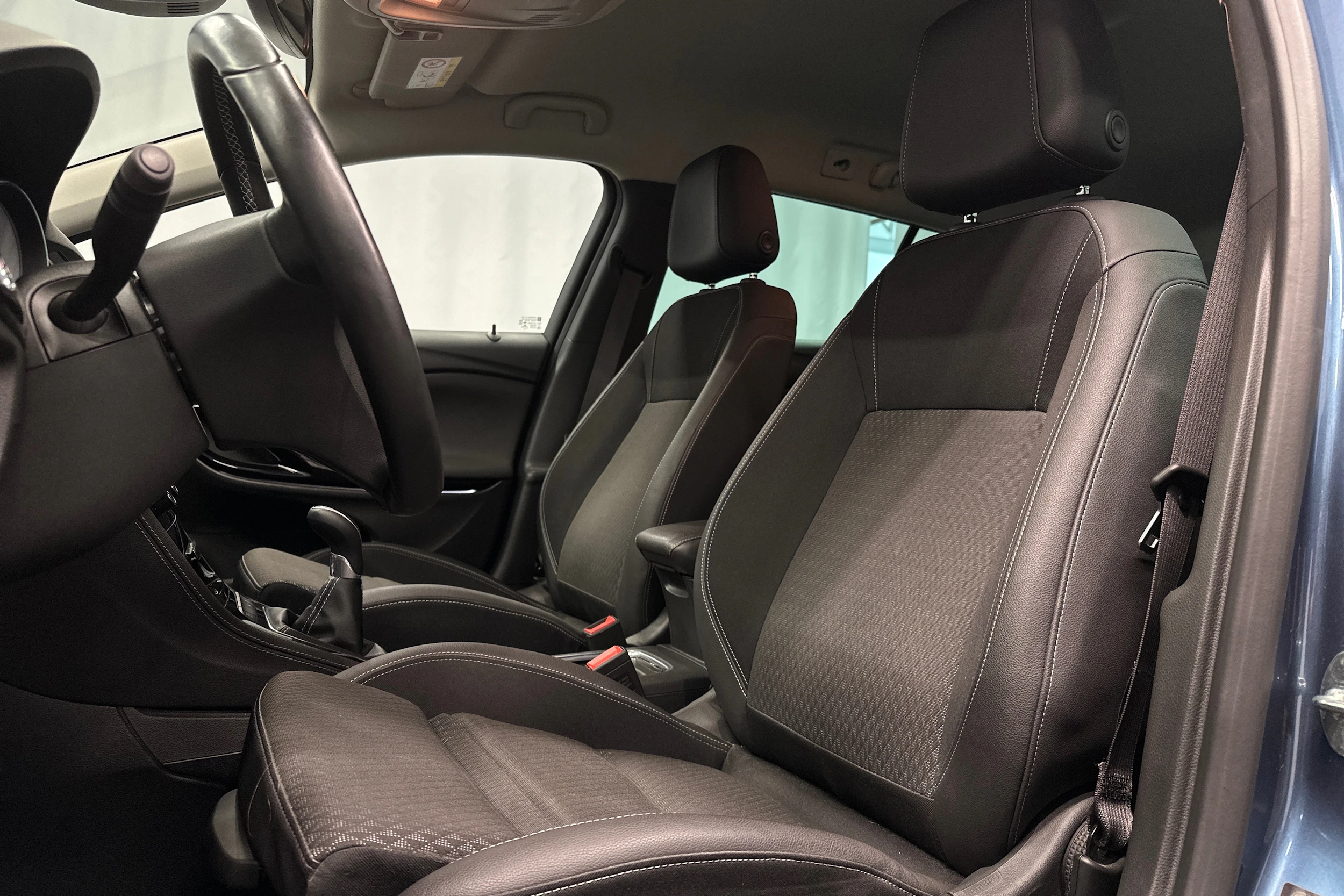 sininen Opel Astra 2017 kuva 13.