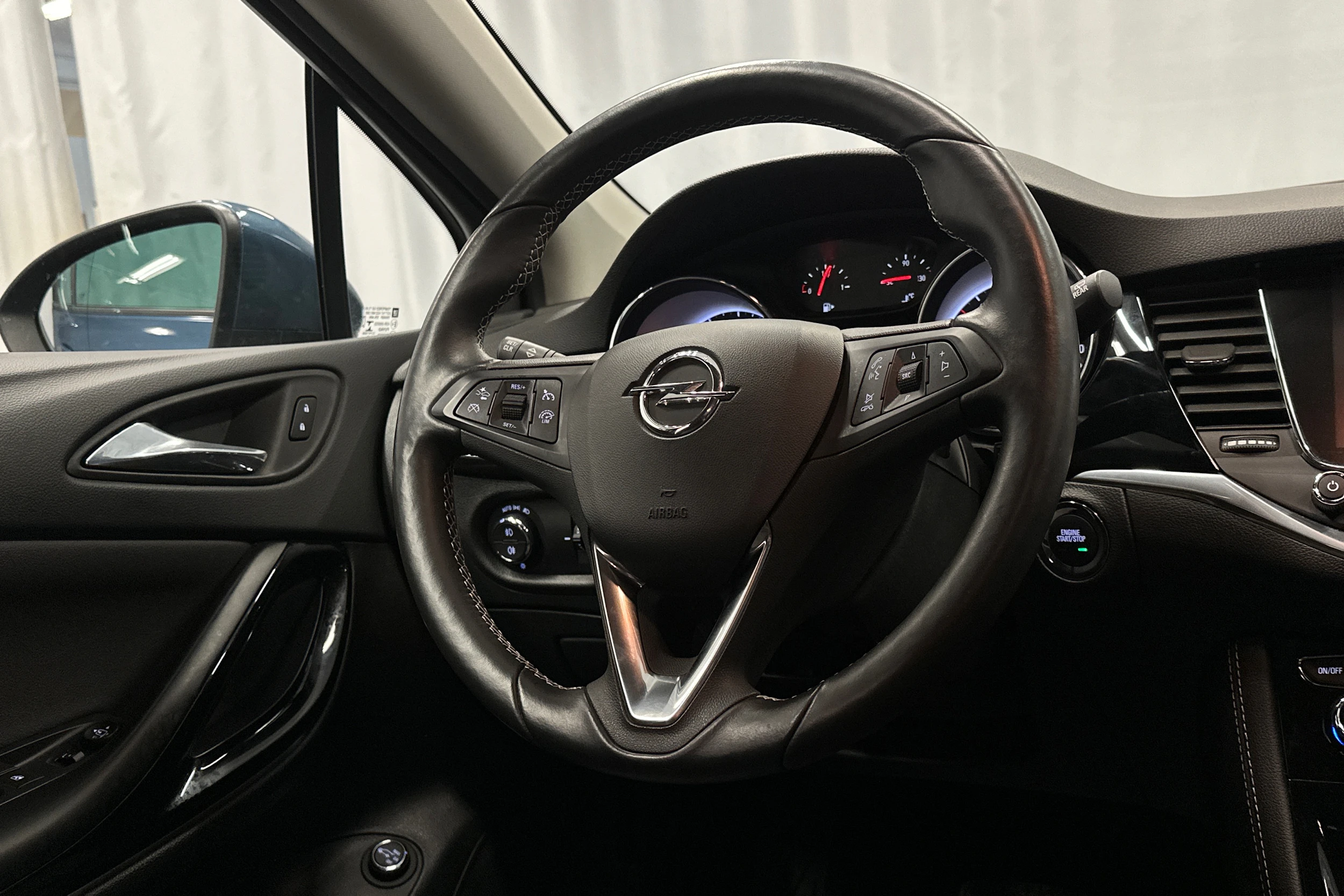 sininen Opel Astra 2017 kuva 15.