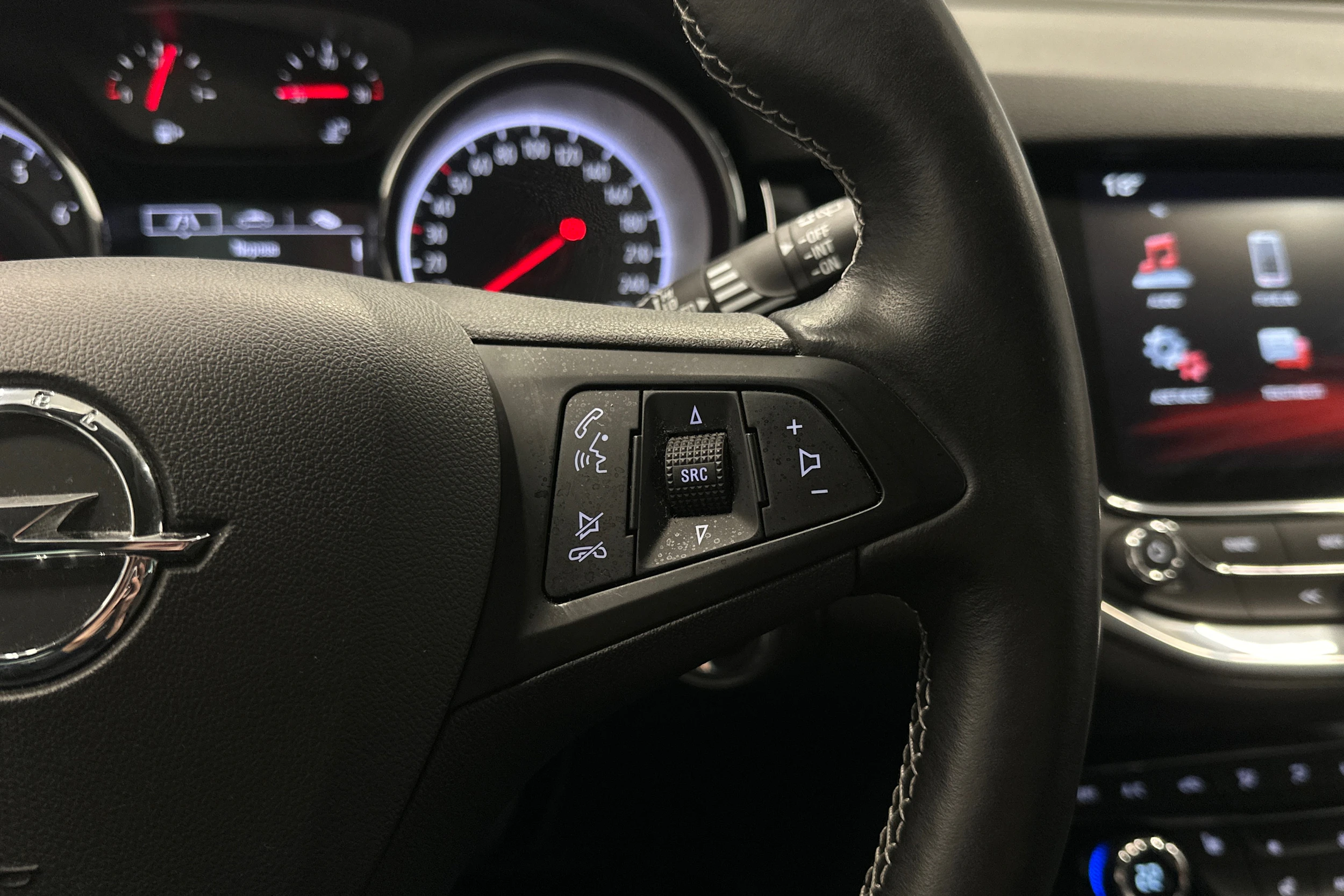 sininen Opel Astra 2017 kuva 17.