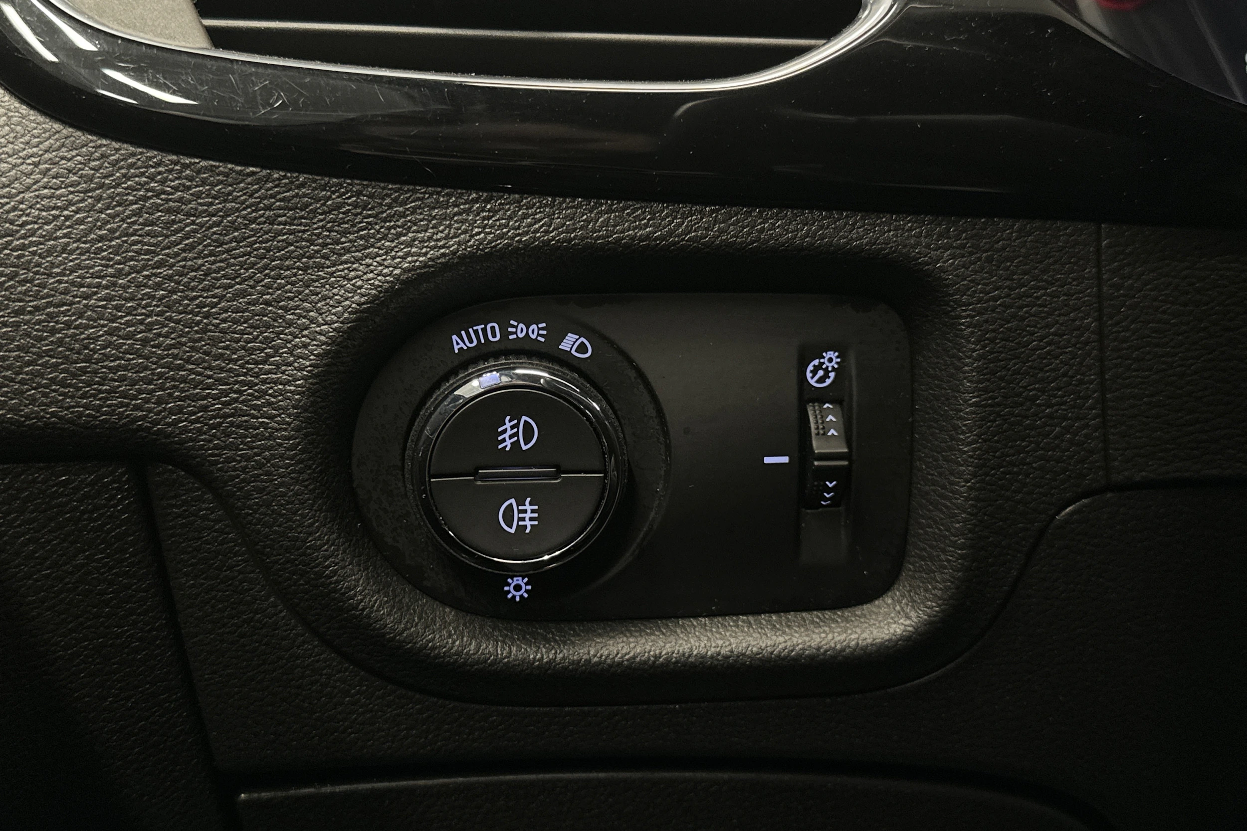 sininen Opel Astra 2017 kuva 18.