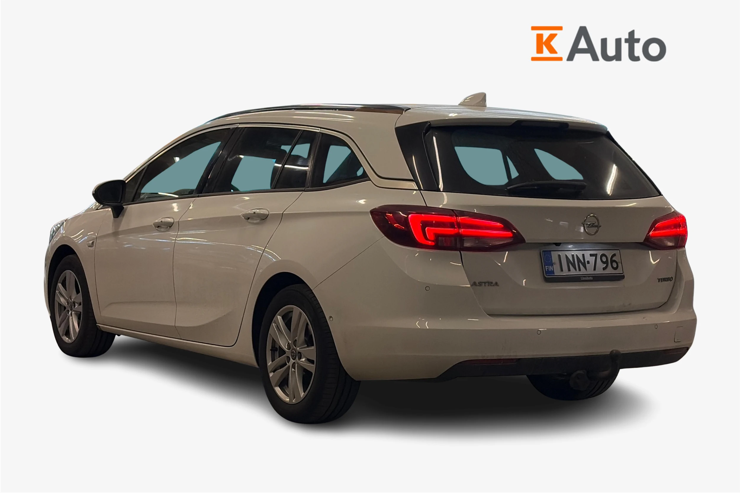 valkoinen Opel Astra 2017 kuva 2.