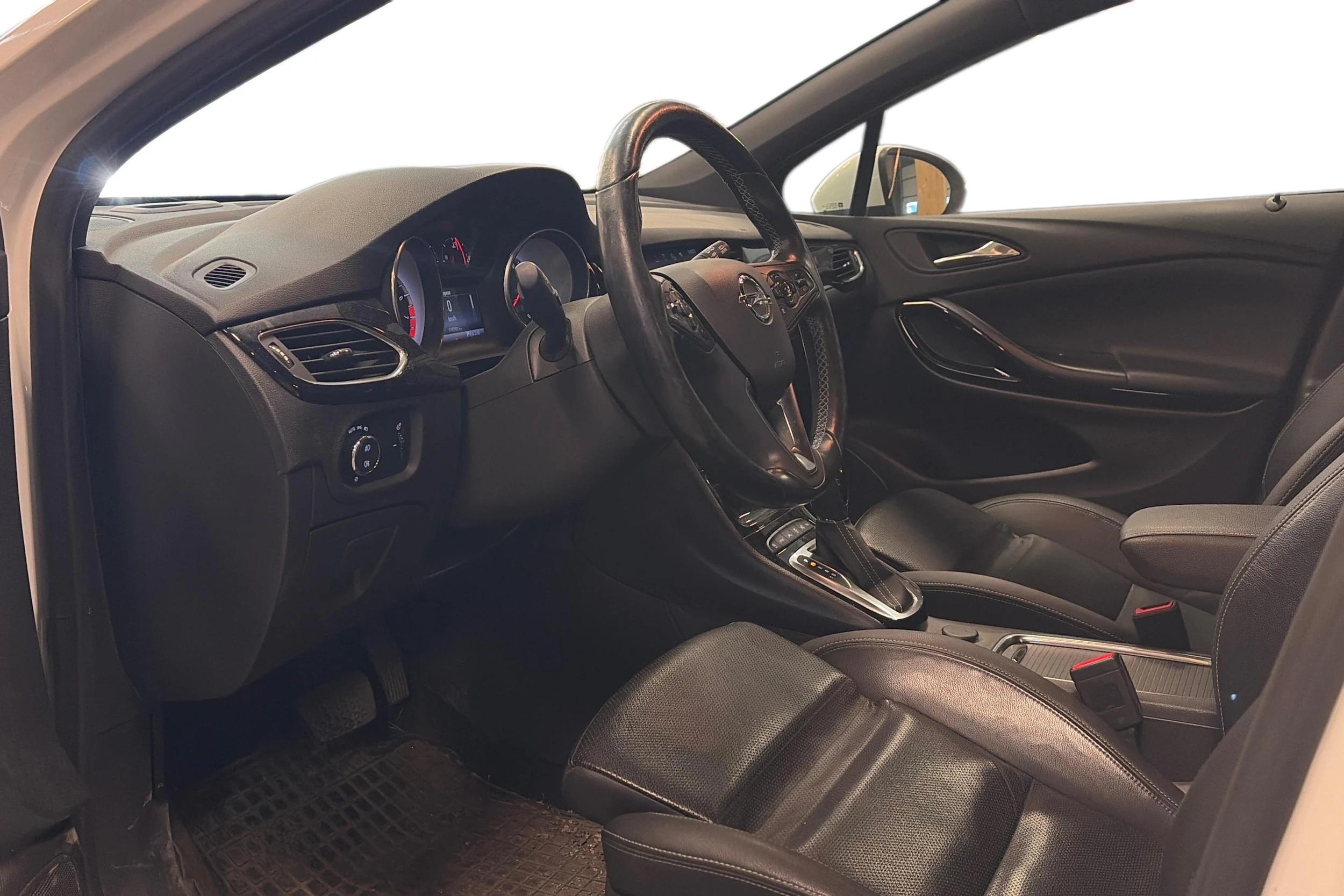 valkoinen Opel Astra 2017 kuva 3.