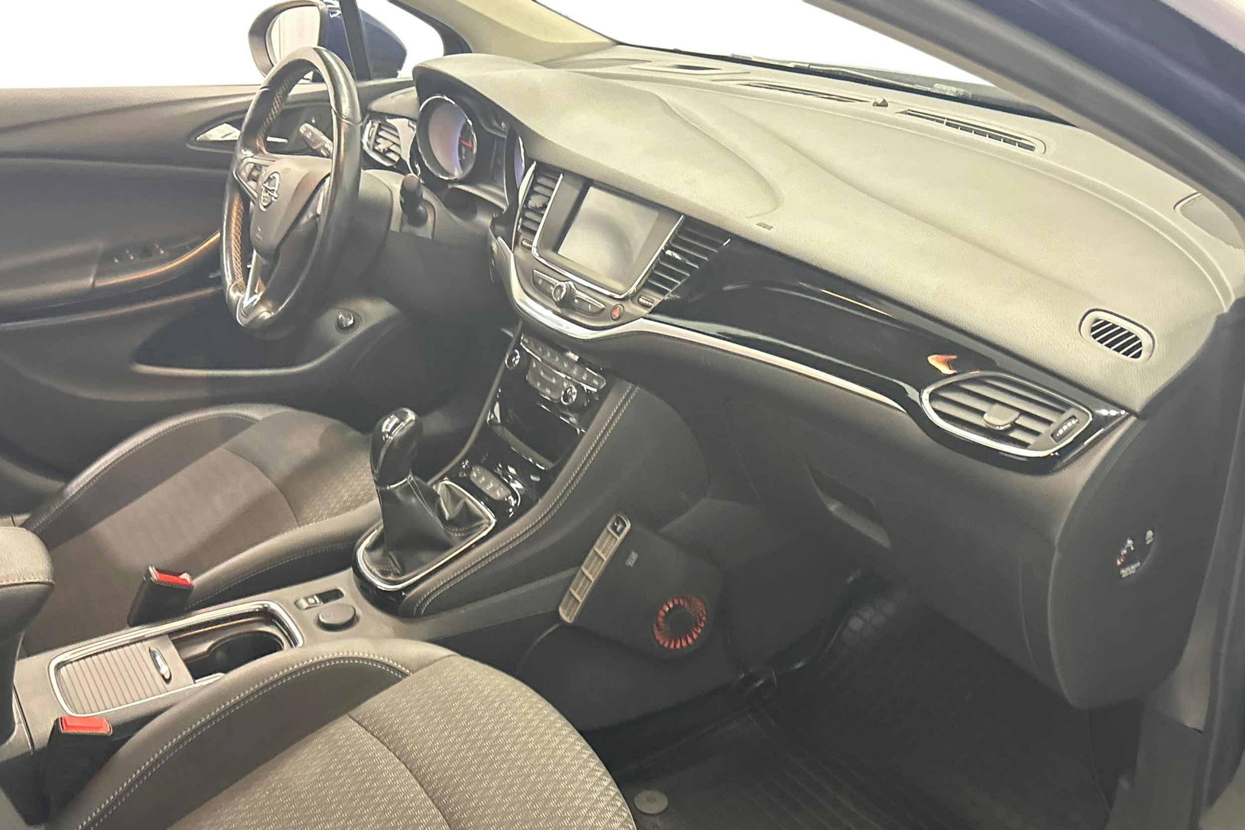 sininen Opel Astra 2017 kuva 10.