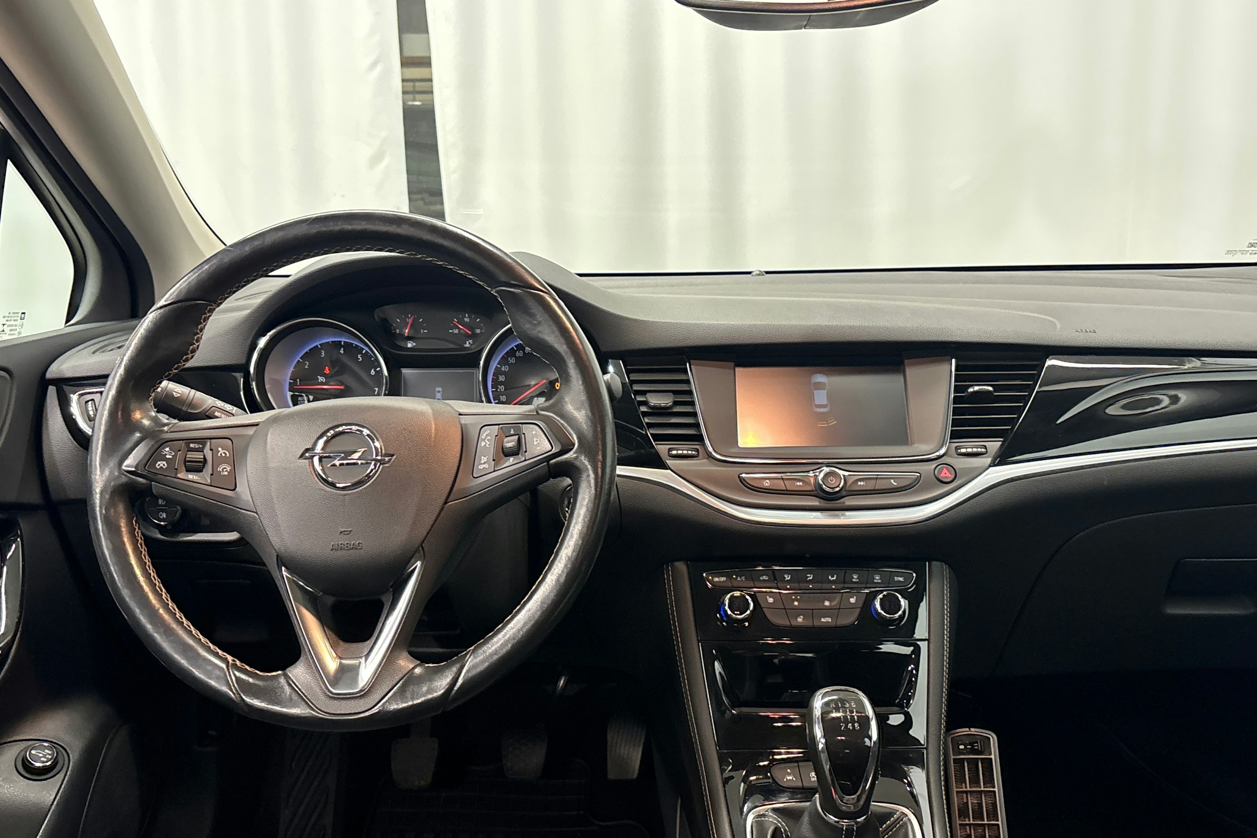 sininen Opel Astra 2017 kuva 15.