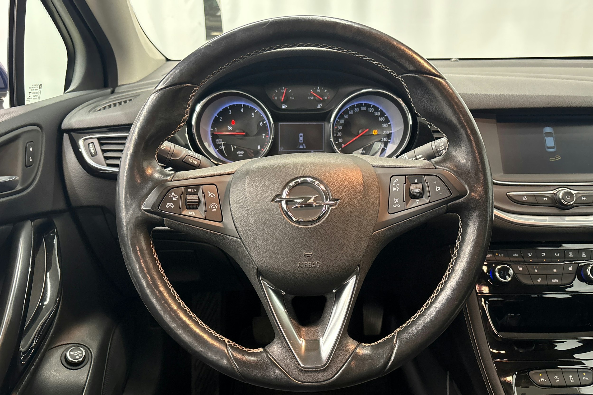 sininen Opel Astra 2017 kuva 16.