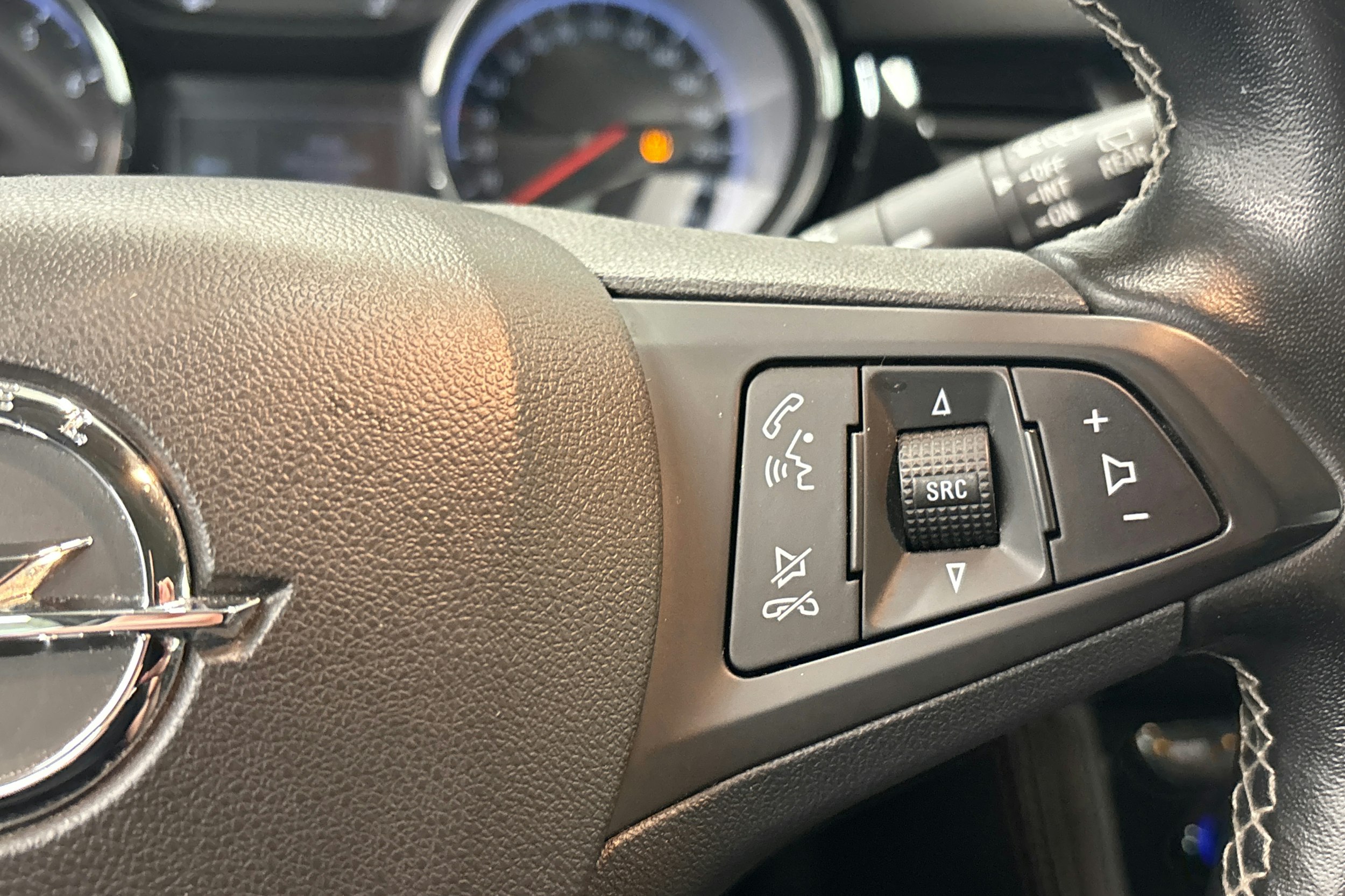 sininen Opel Astra 2017 kuva 18.