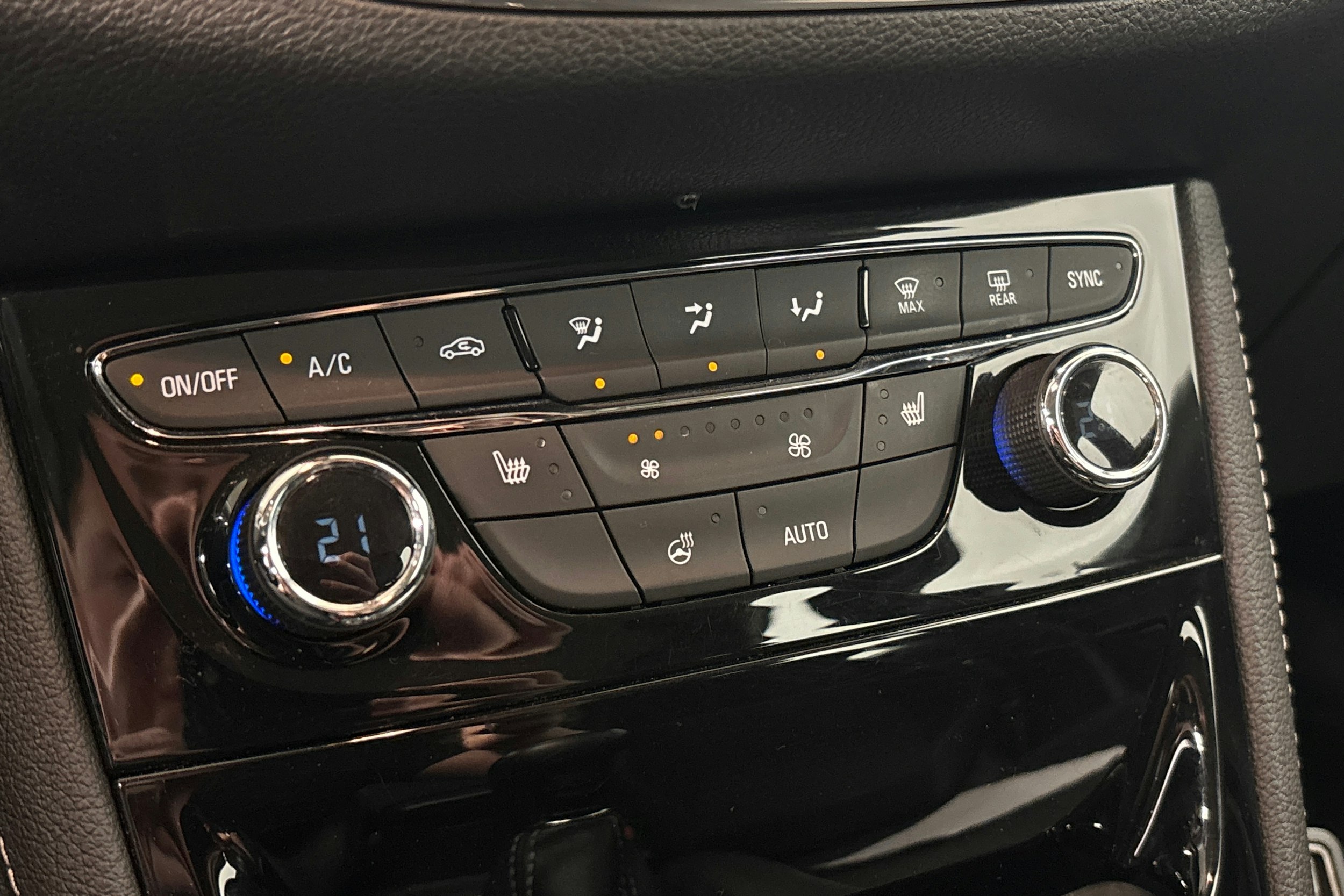 sininen Opel Astra 2017 kuva 22.