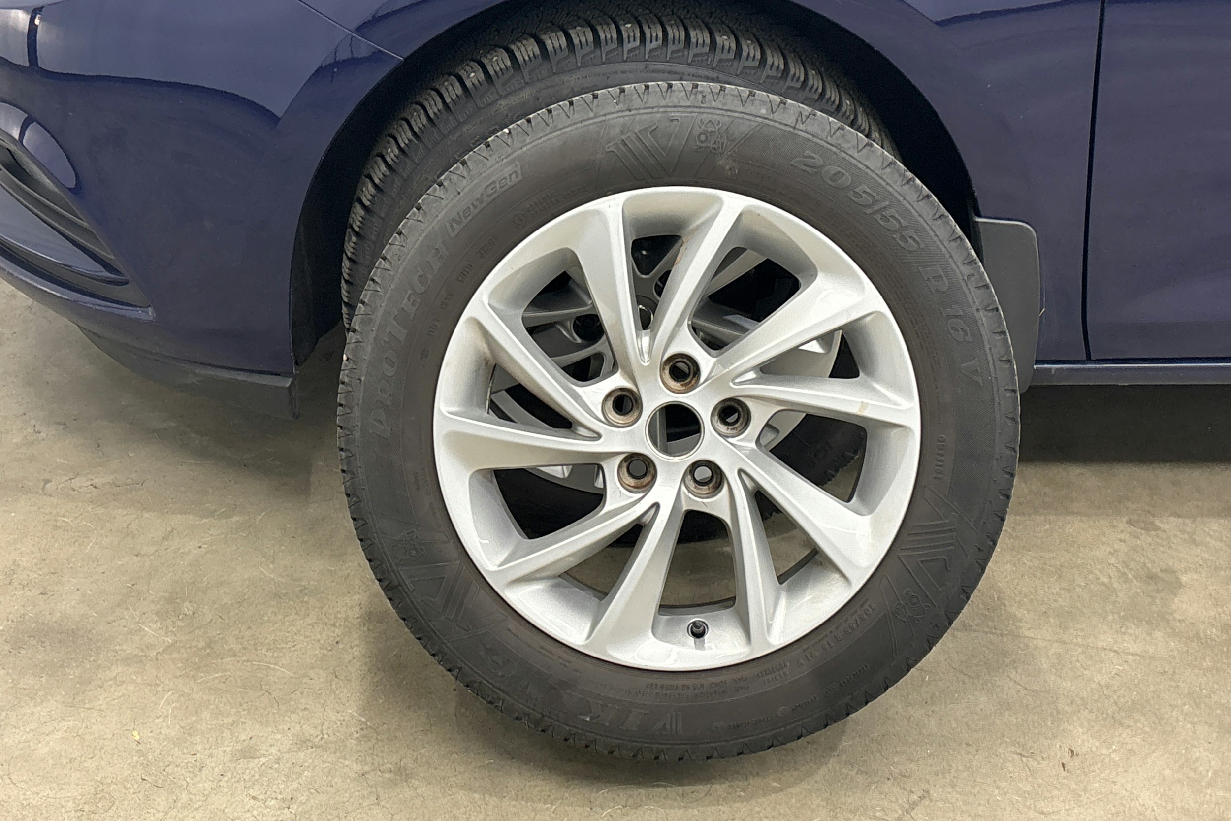 sininen Opel Astra 2017 kuva 36.