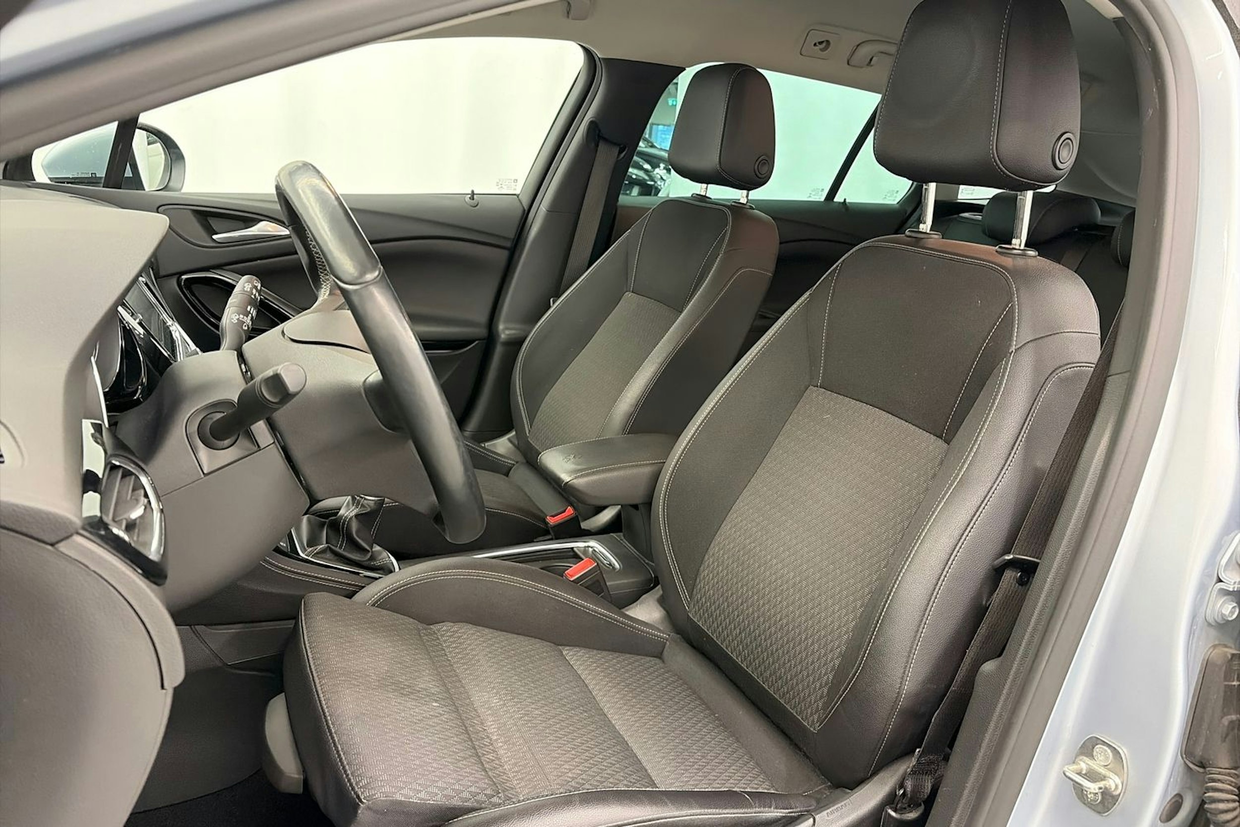 hopea Opel Astra 2017 kuva 15.