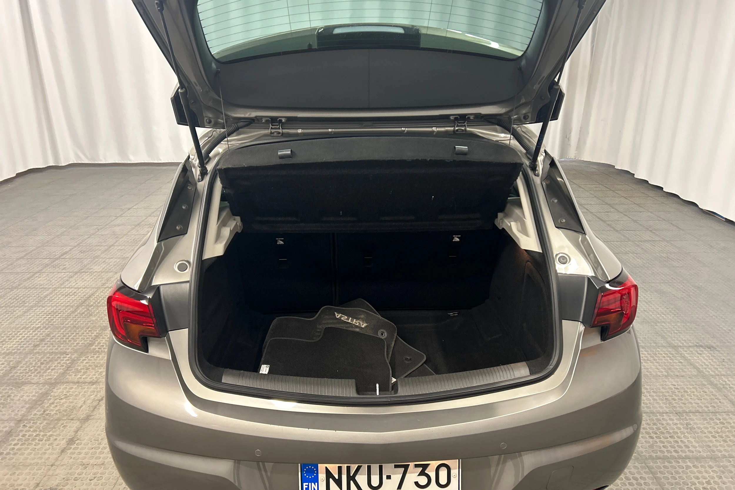 Ruskea (beige) Opel ASTRA 2017 kuva 29.