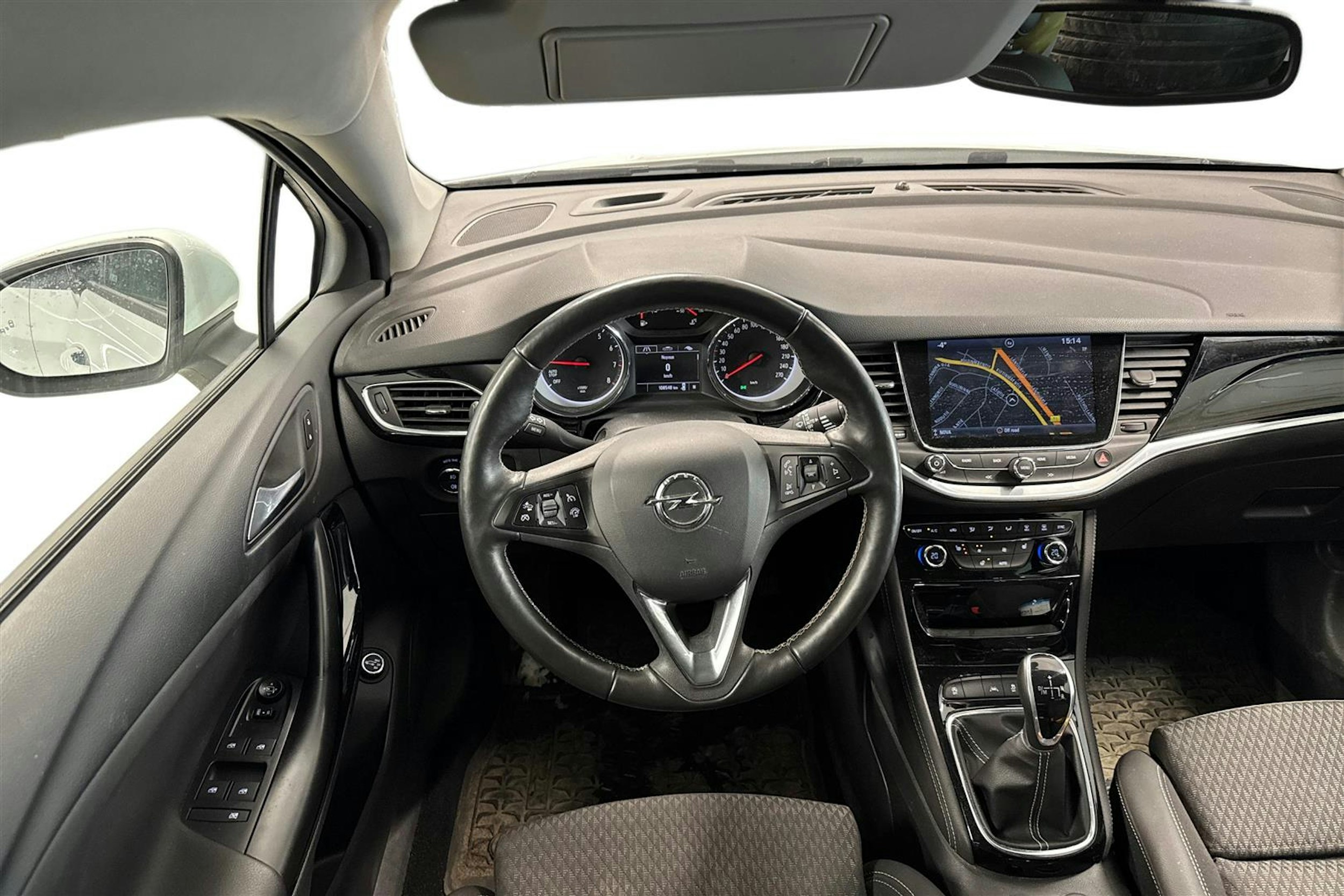 valkoinen Opel Astra 2017 kuva 3.