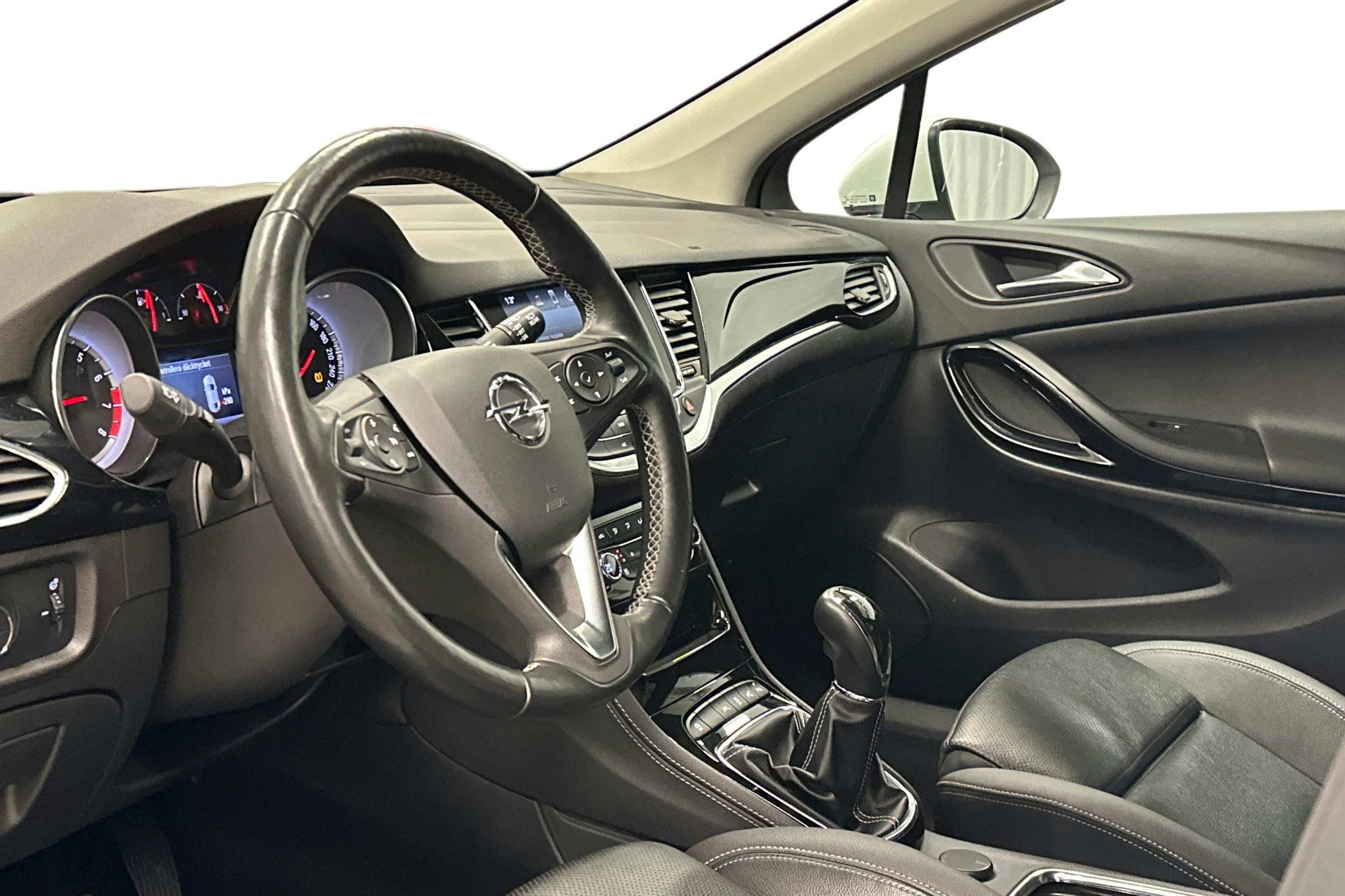 valkoinen Opel Astra 2017 kuva 6.