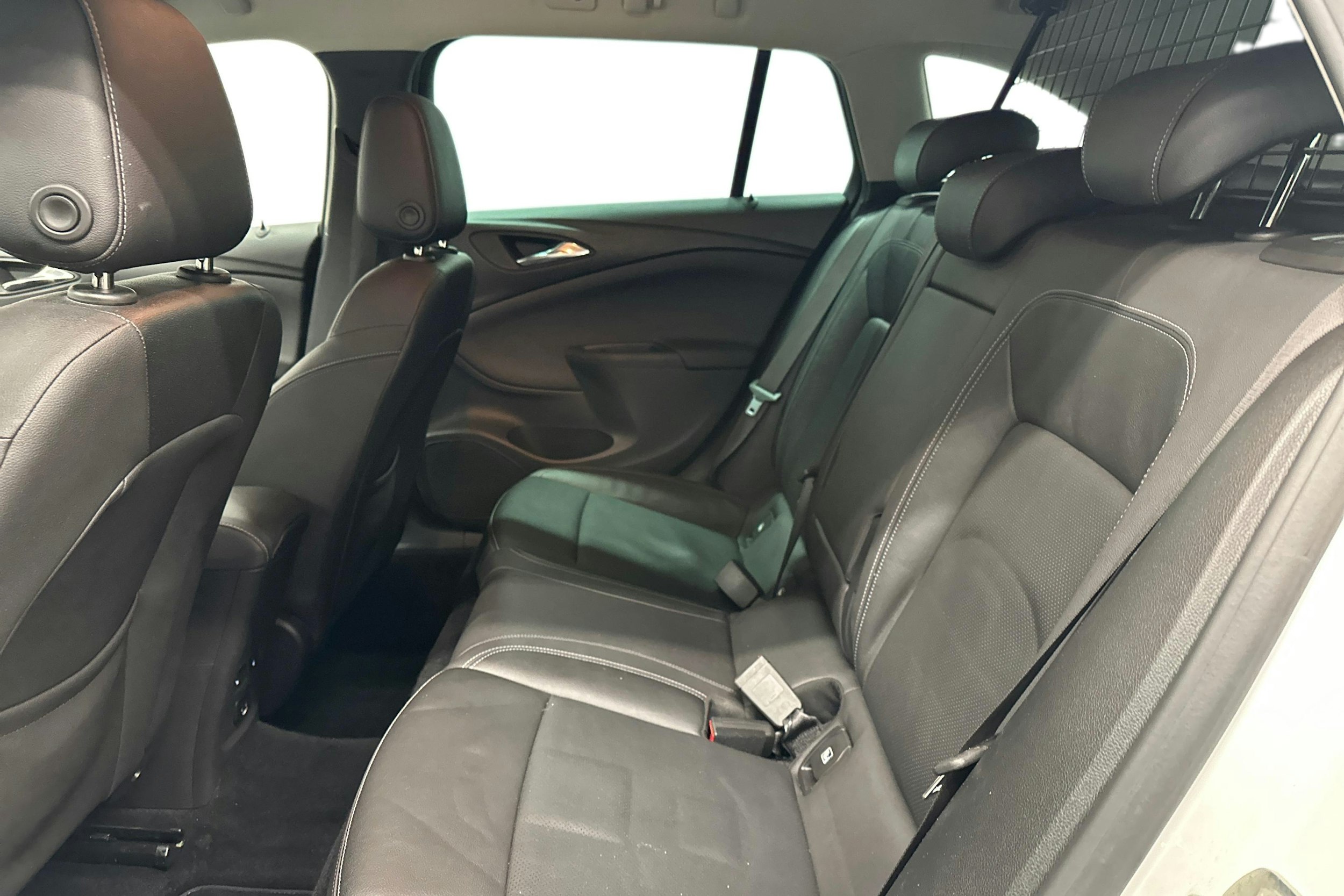 valkoinen Opel Astra 2017 kuva 8.