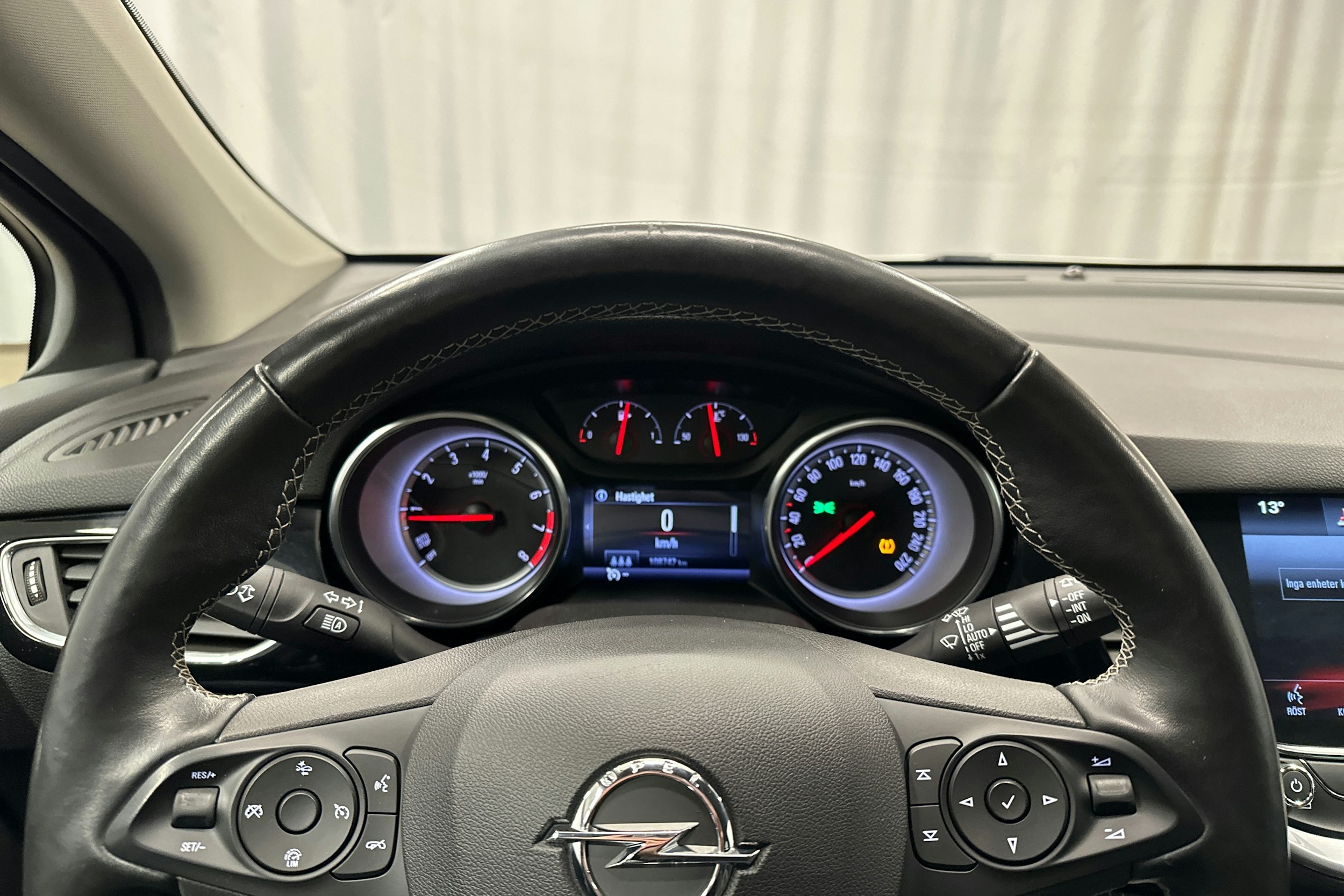 valkoinen Opel Astra 2017 kuva 13.