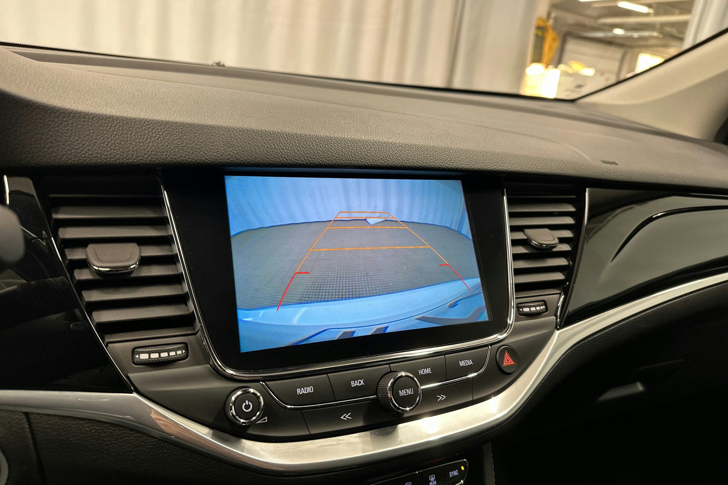 valkoinen Opel Astra 2017 kuva 15.