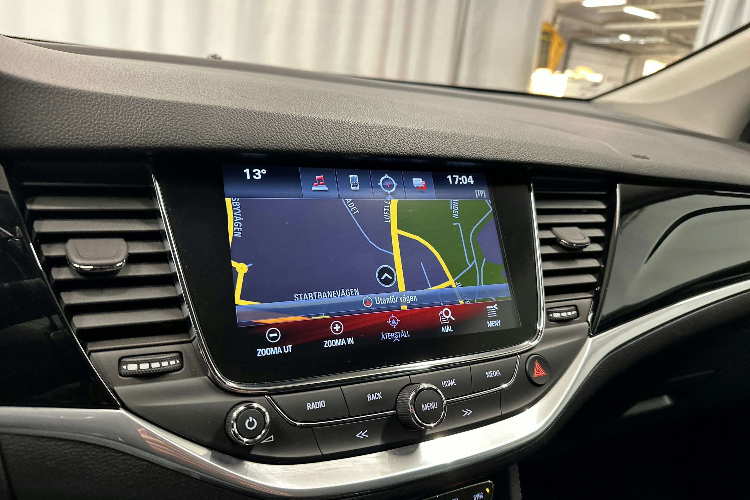valkoinen Opel Astra 2017 kuva 16.