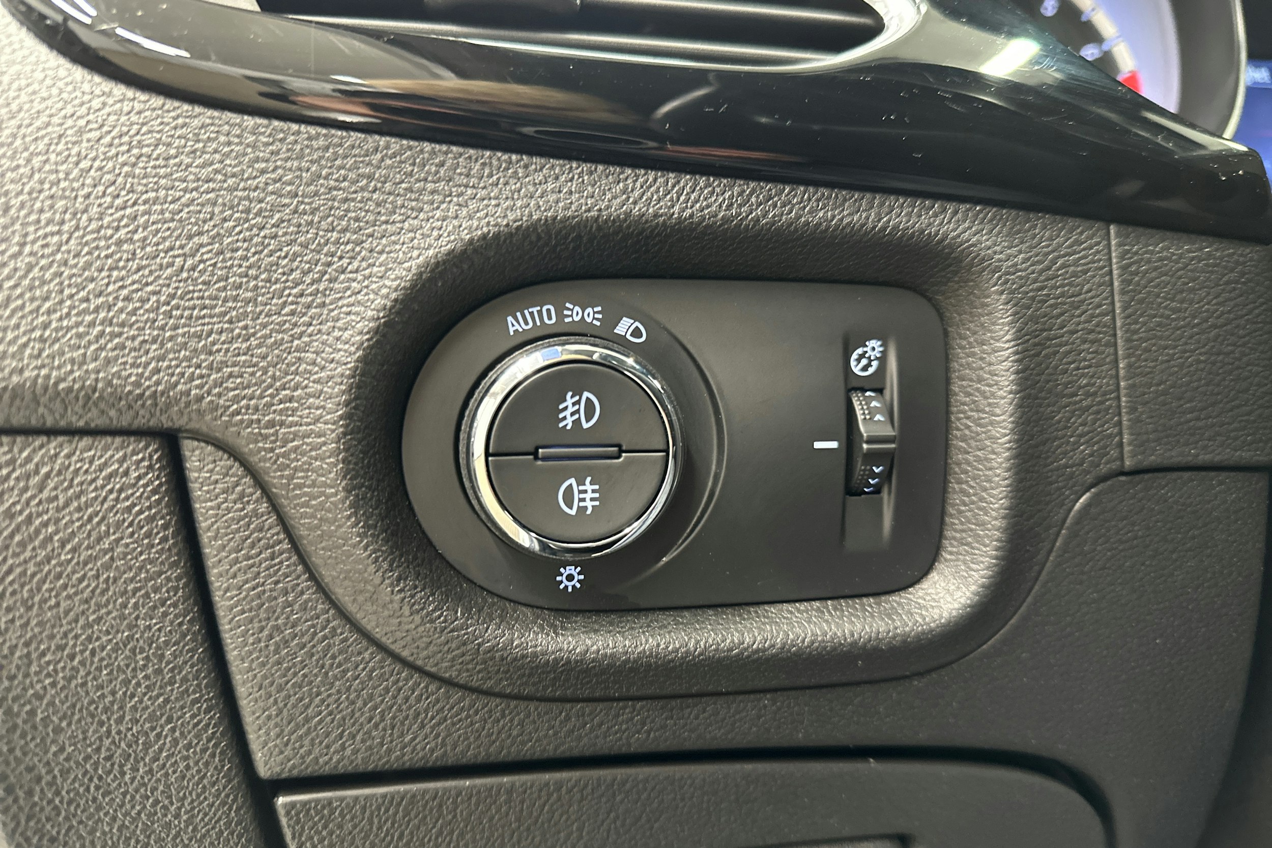 valkoinen Opel Astra 2017 kuva 20.