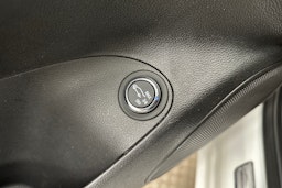 valkoinen Opel Astra 2017 kuva 21.