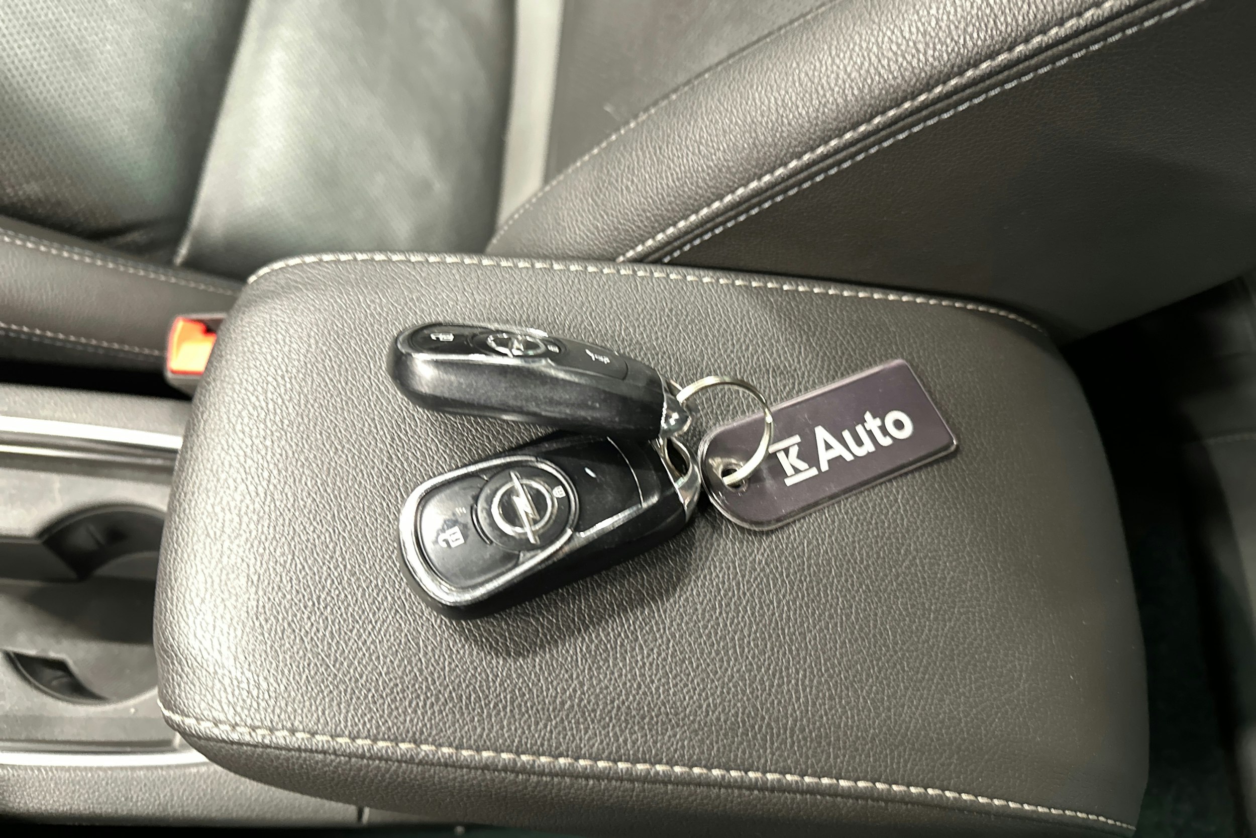 valkoinen Opel Astra 2017 kuva 28.