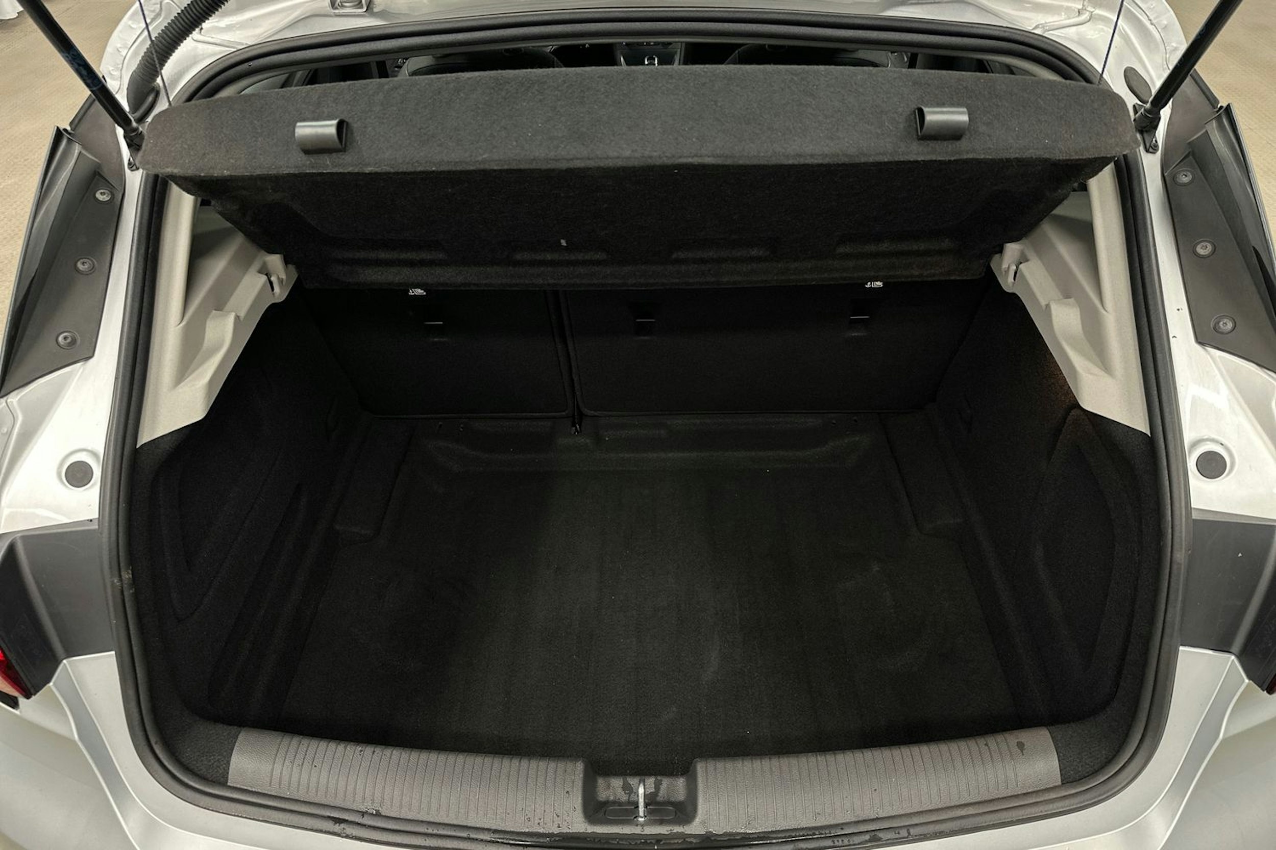 hopea Opel Astra 2017 kuva 14.