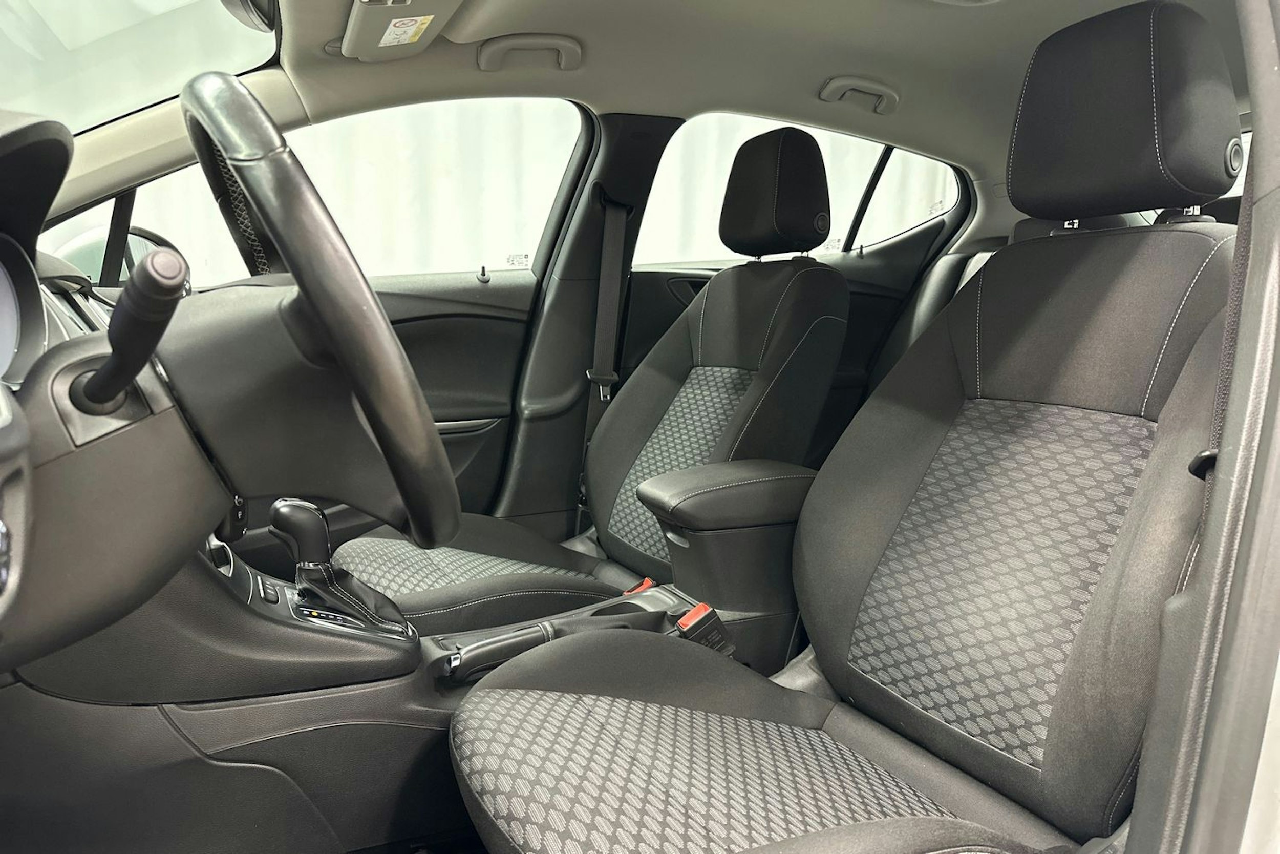 hopea Opel Astra 2017 kuva 15.