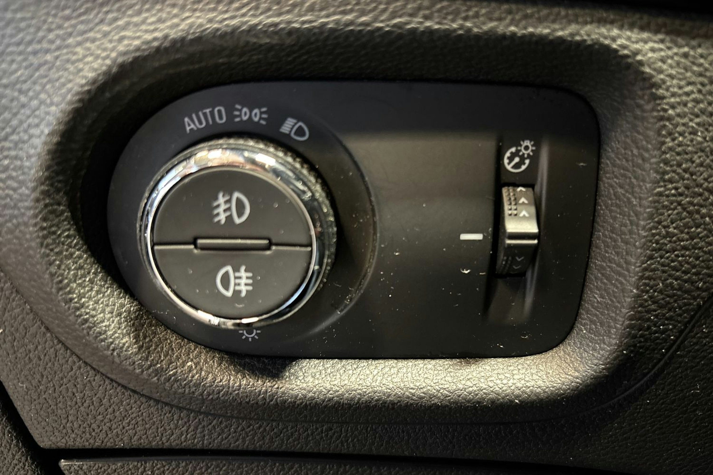 musta Opel Astra 2018 kuva 15.