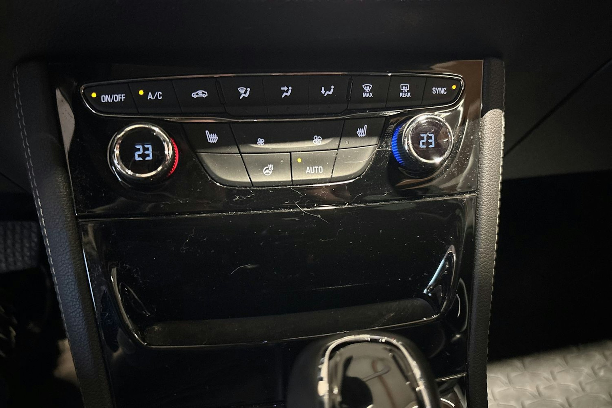 musta Opel Astra 2018 kuva 21.