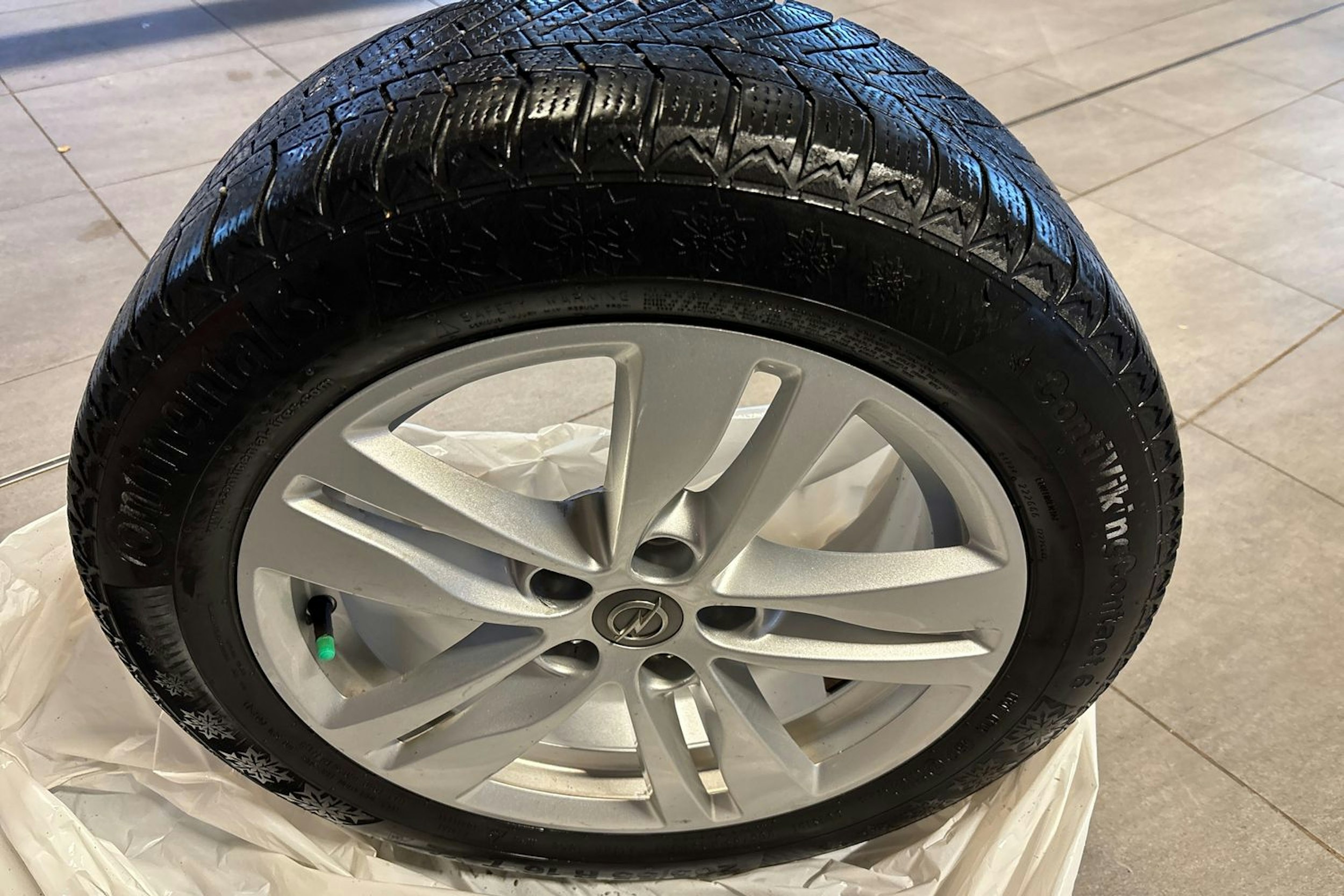 musta Opel Astra 2018 kuva 24.