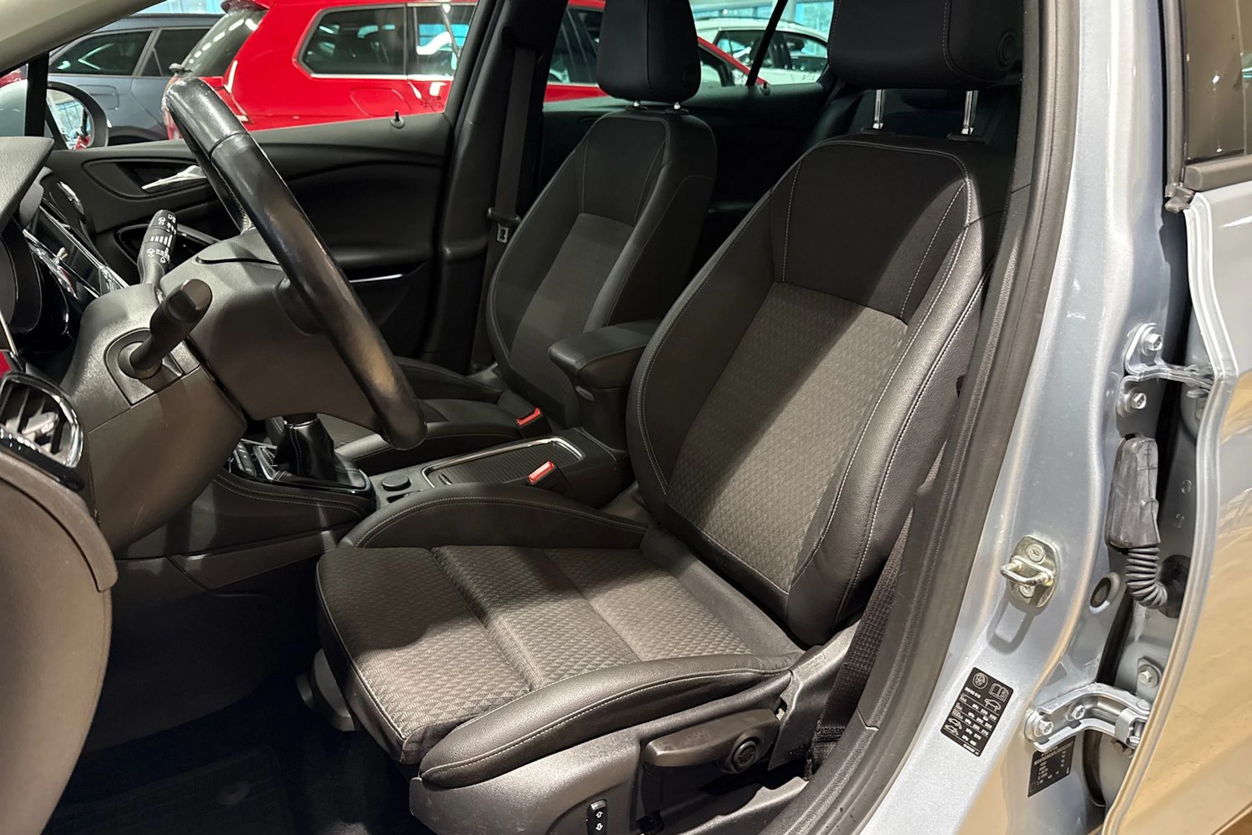 hopea Opel Astra 2018 kuva 21.