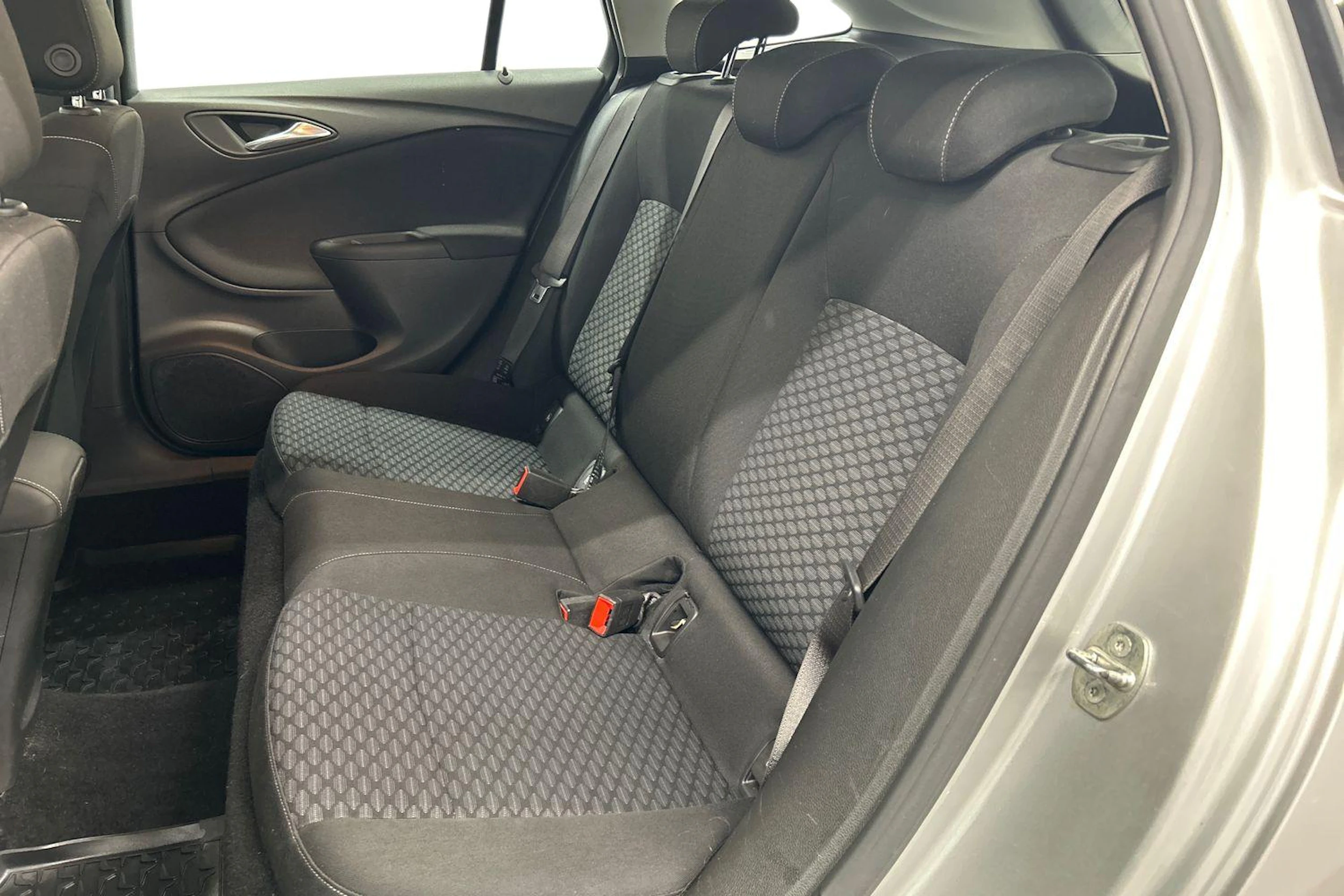 hopea Opel Astra 2018 kuva 11.