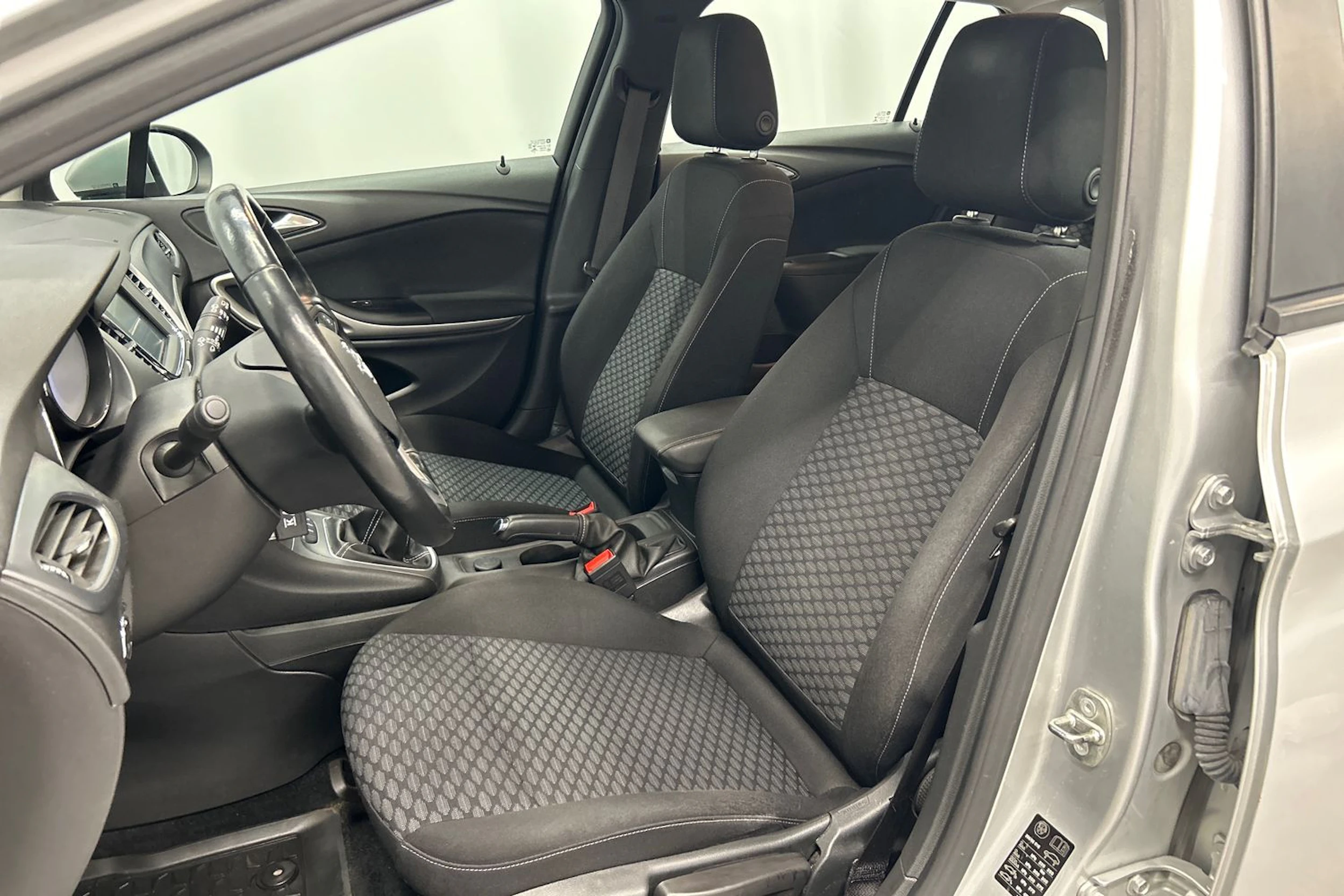 hopea Opel Astra 2018 kuva 17.