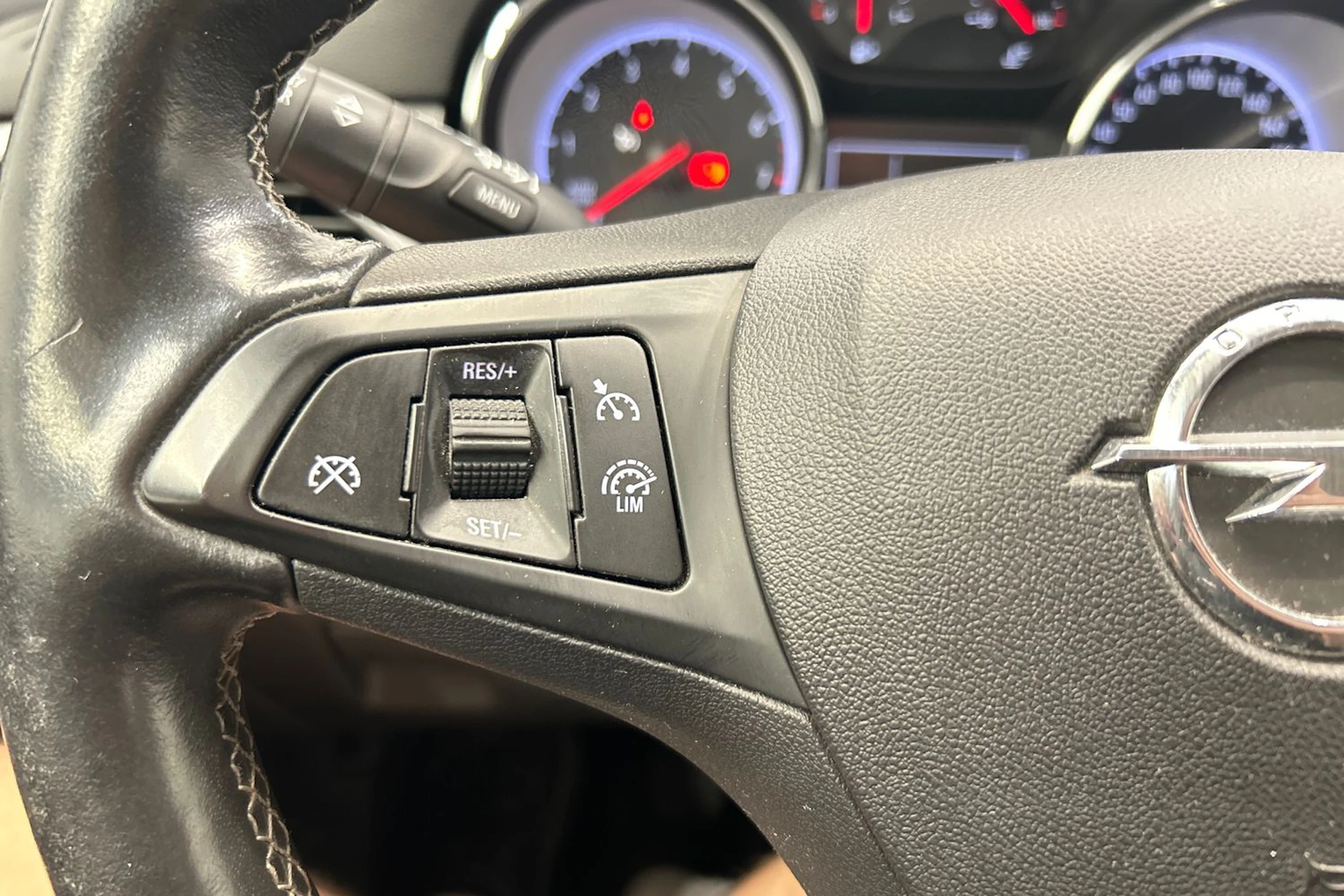hopea Opel Astra 2018 kuva 20.