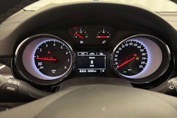 valkoinen Opel Astra 2018 kuva 16.