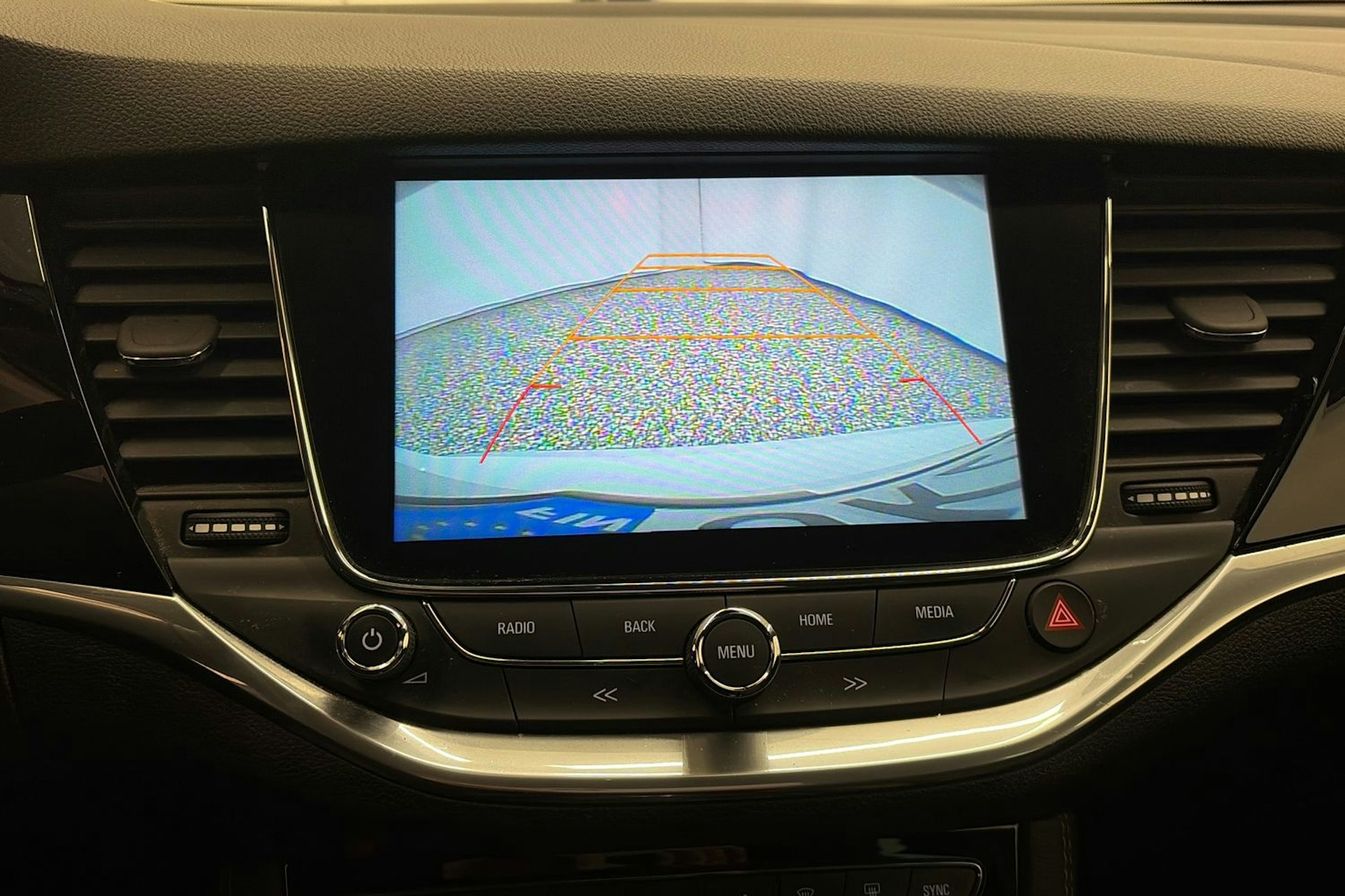 valkoinen Opel Astra 2018 kuva 20.