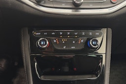 valkoinen Opel Astra 2018 kuva 21.