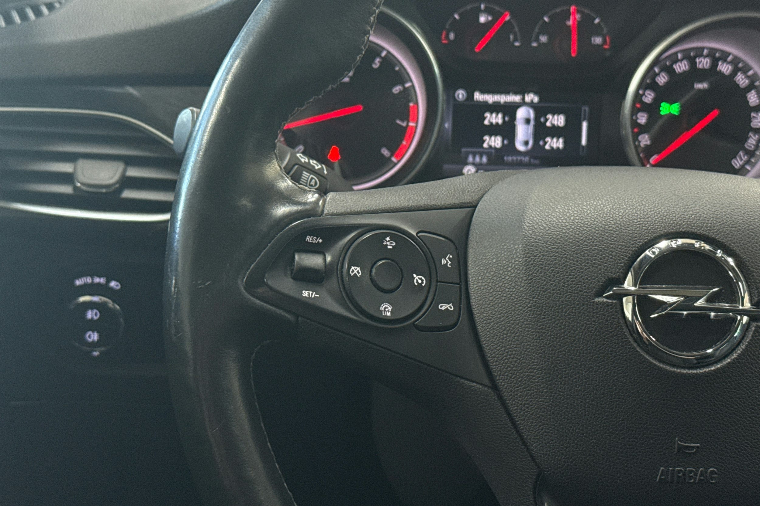 harmaa Opel Astra 2018 kuva 11.